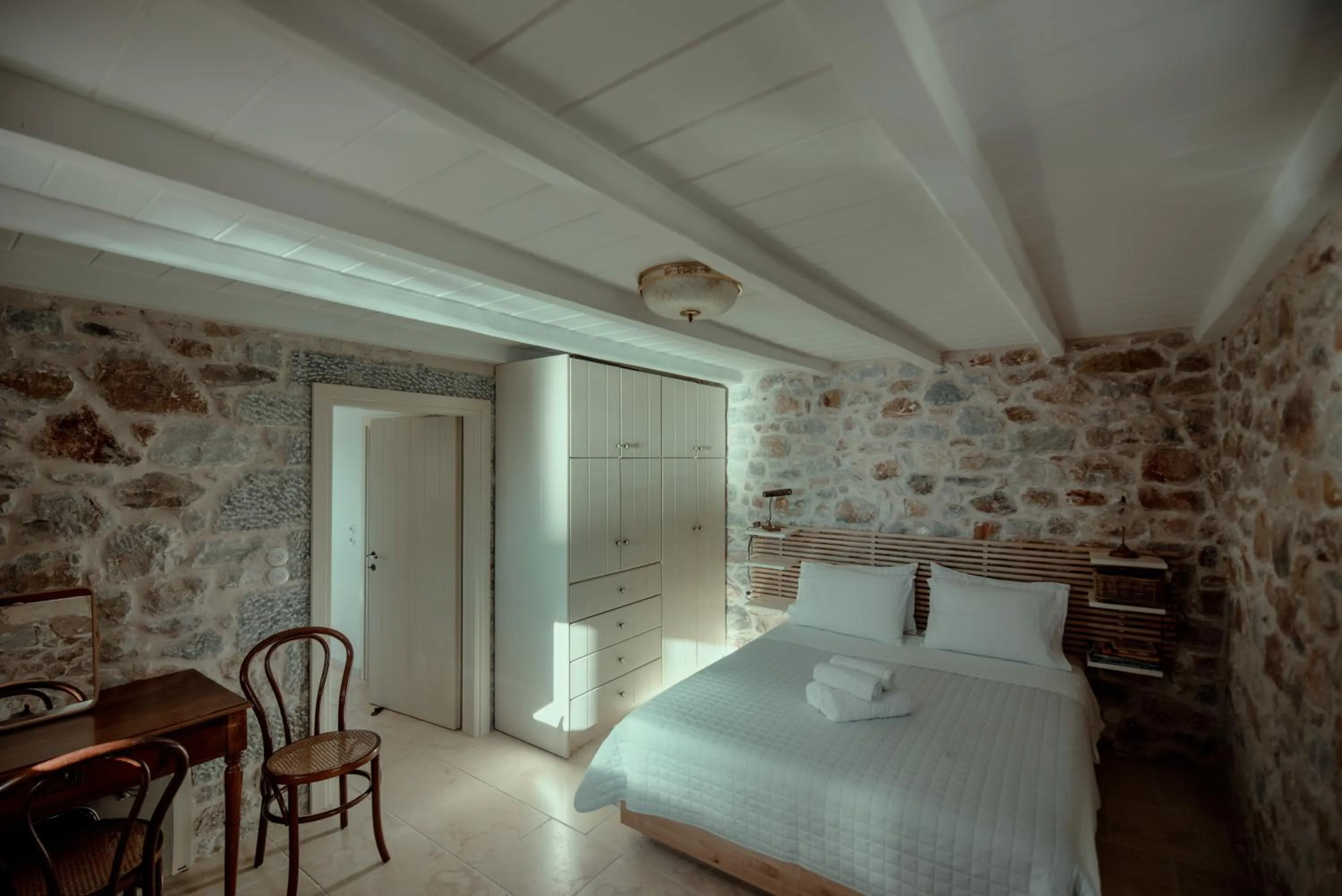 Bedroom, Bed in Limeni Villa