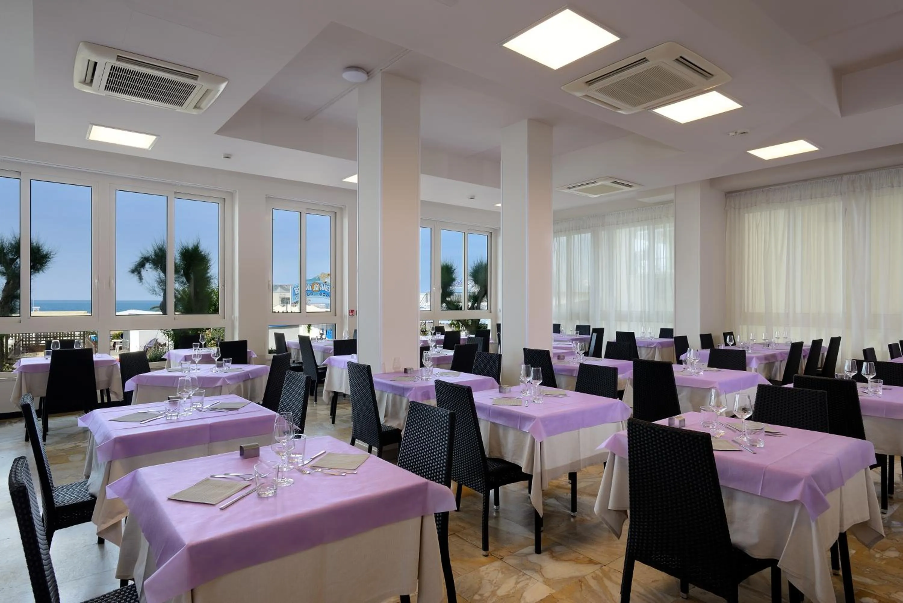 Restaurant/places to eat in Hotel Excelsior