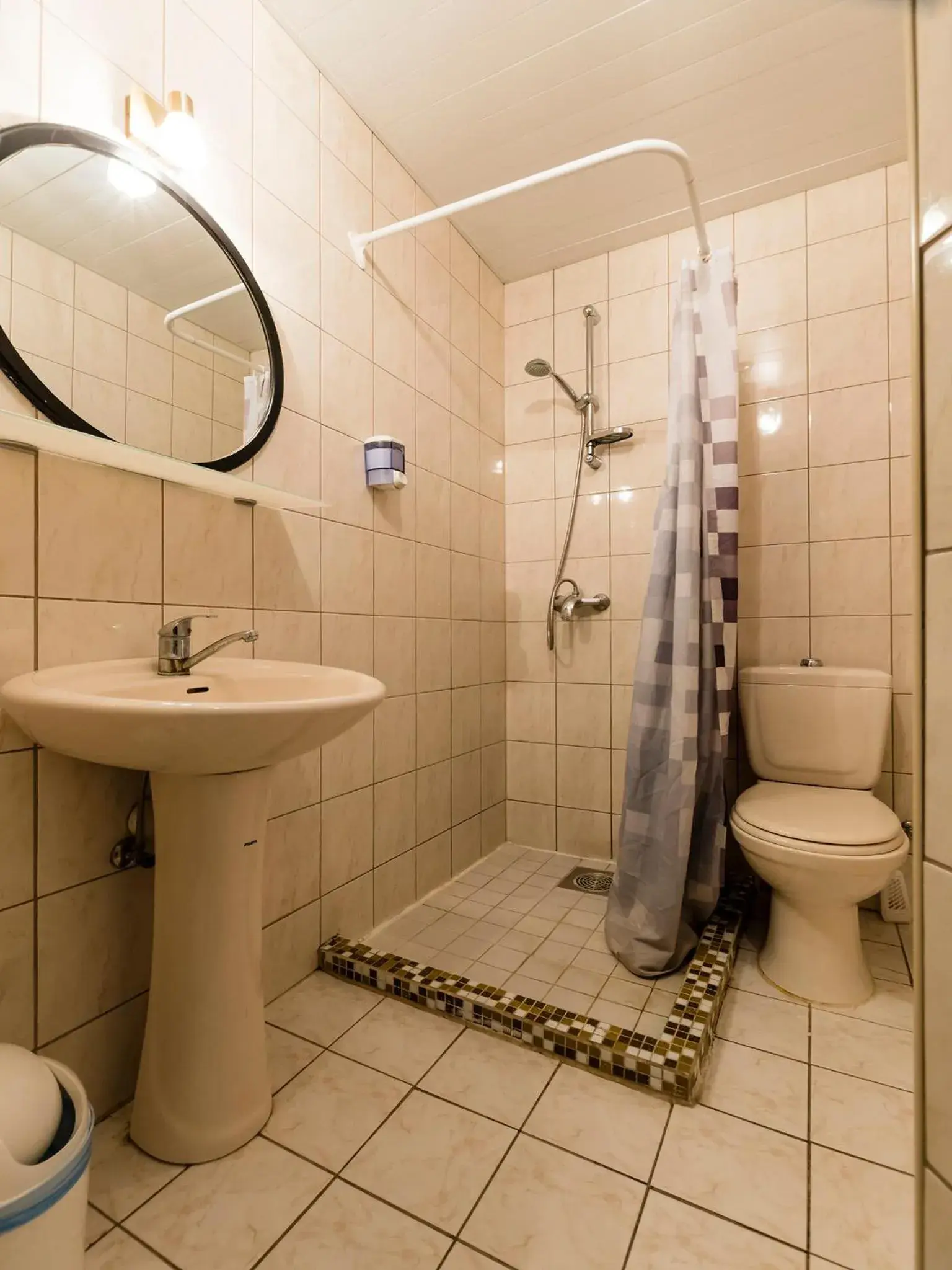 Twin Room with Private Shower in Humala Guest House Twin Room with Private Shower in Humala Guest House