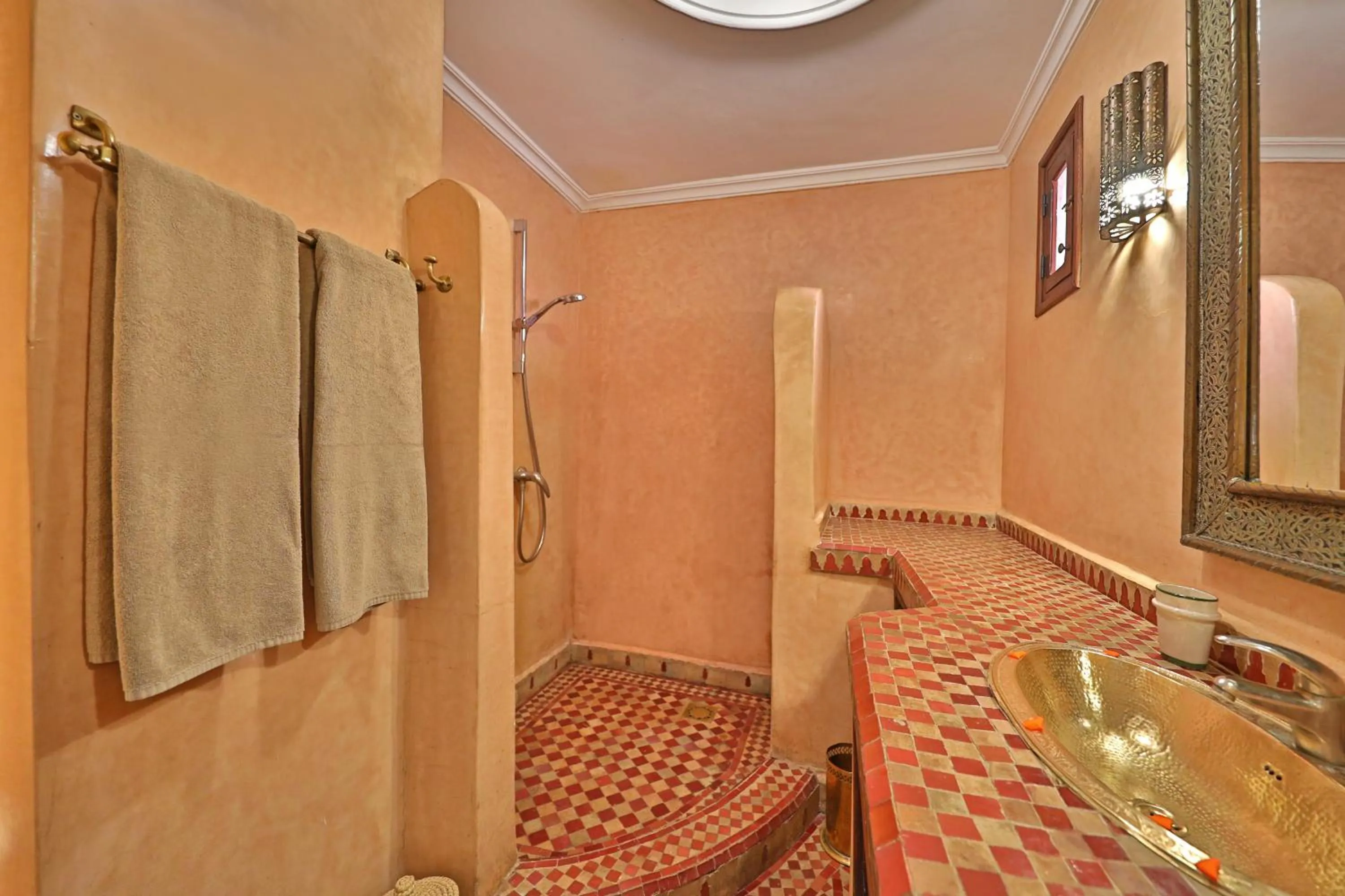 Shower in Riad Zayane