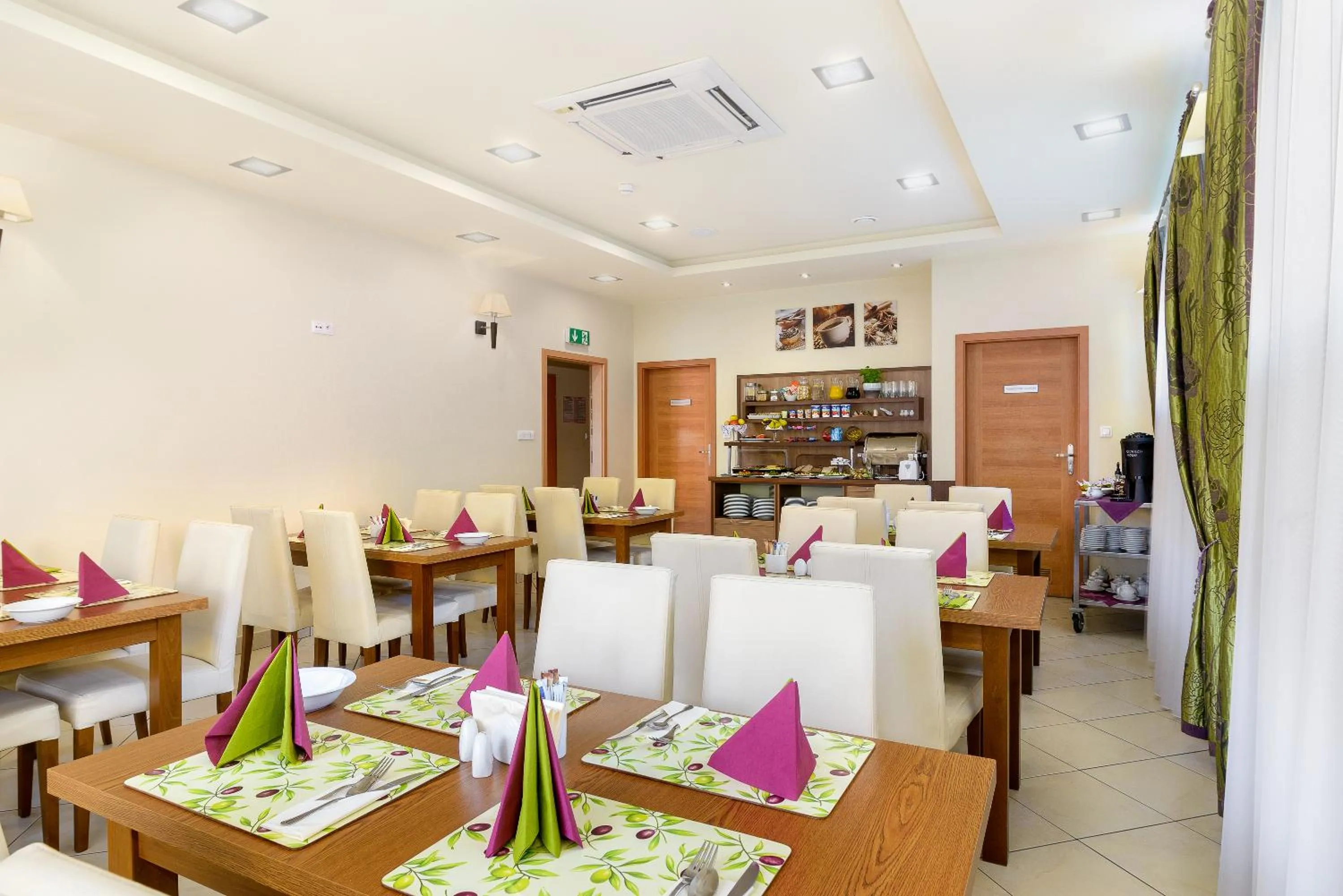 Restaurant/places to eat in Hotel Zielony