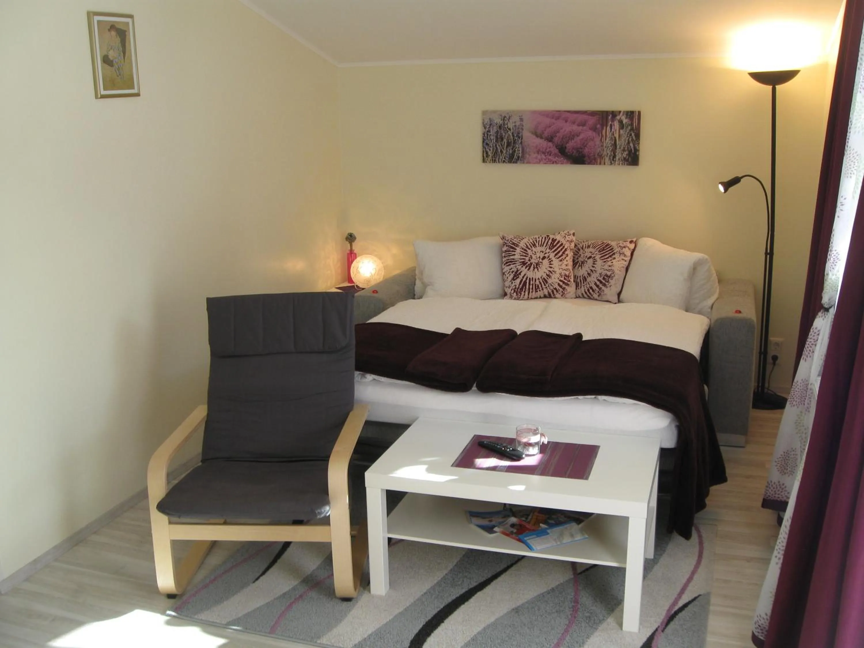 Living room, Bed in Appartements Schusser
