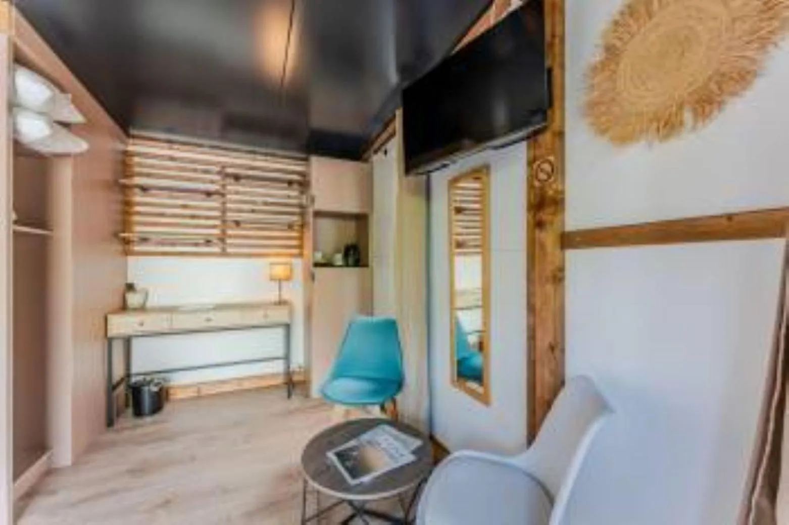 Photo of the whole room in Hôtel Le Grain de Sable