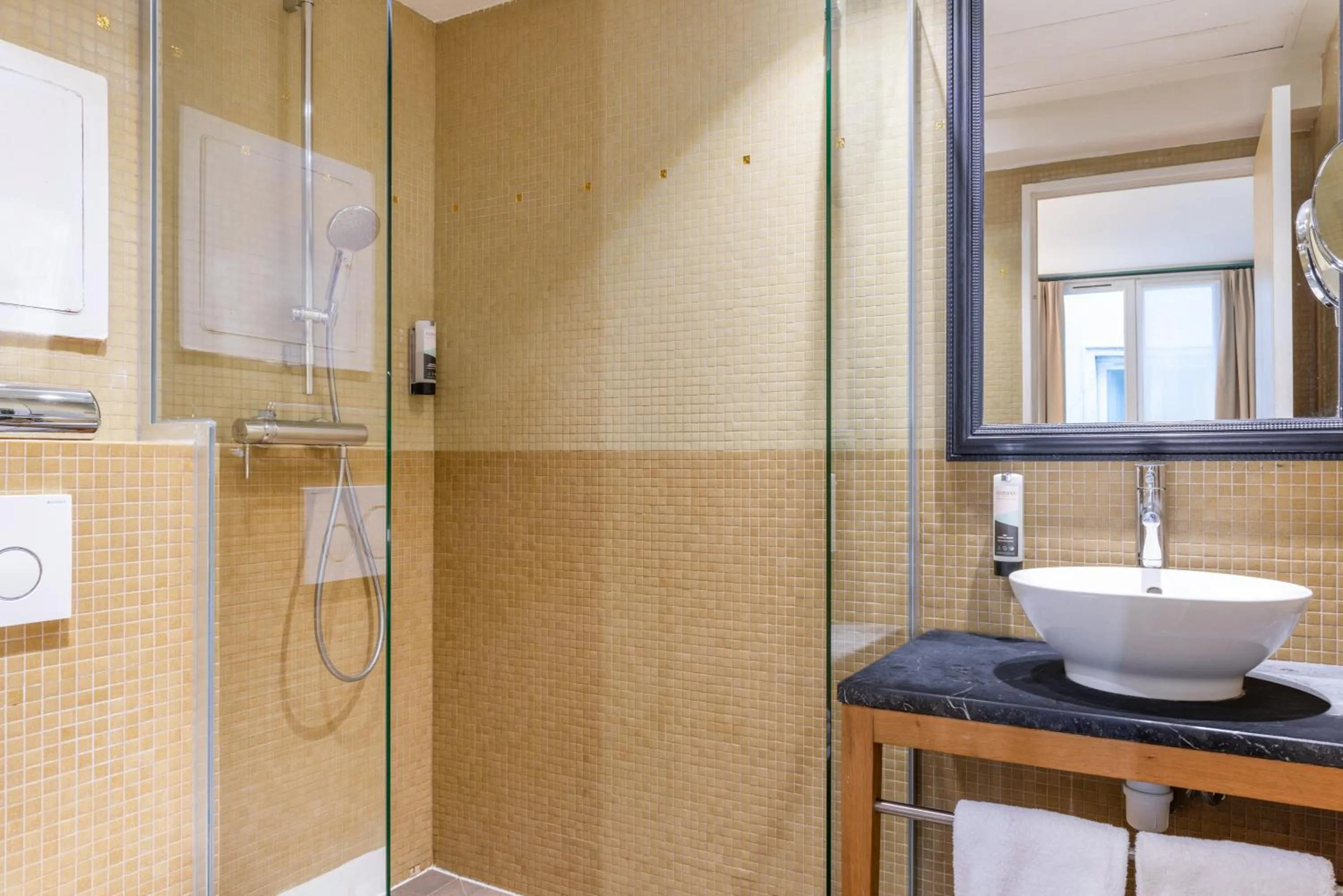 Bathroom in Appart Hotel Avalon