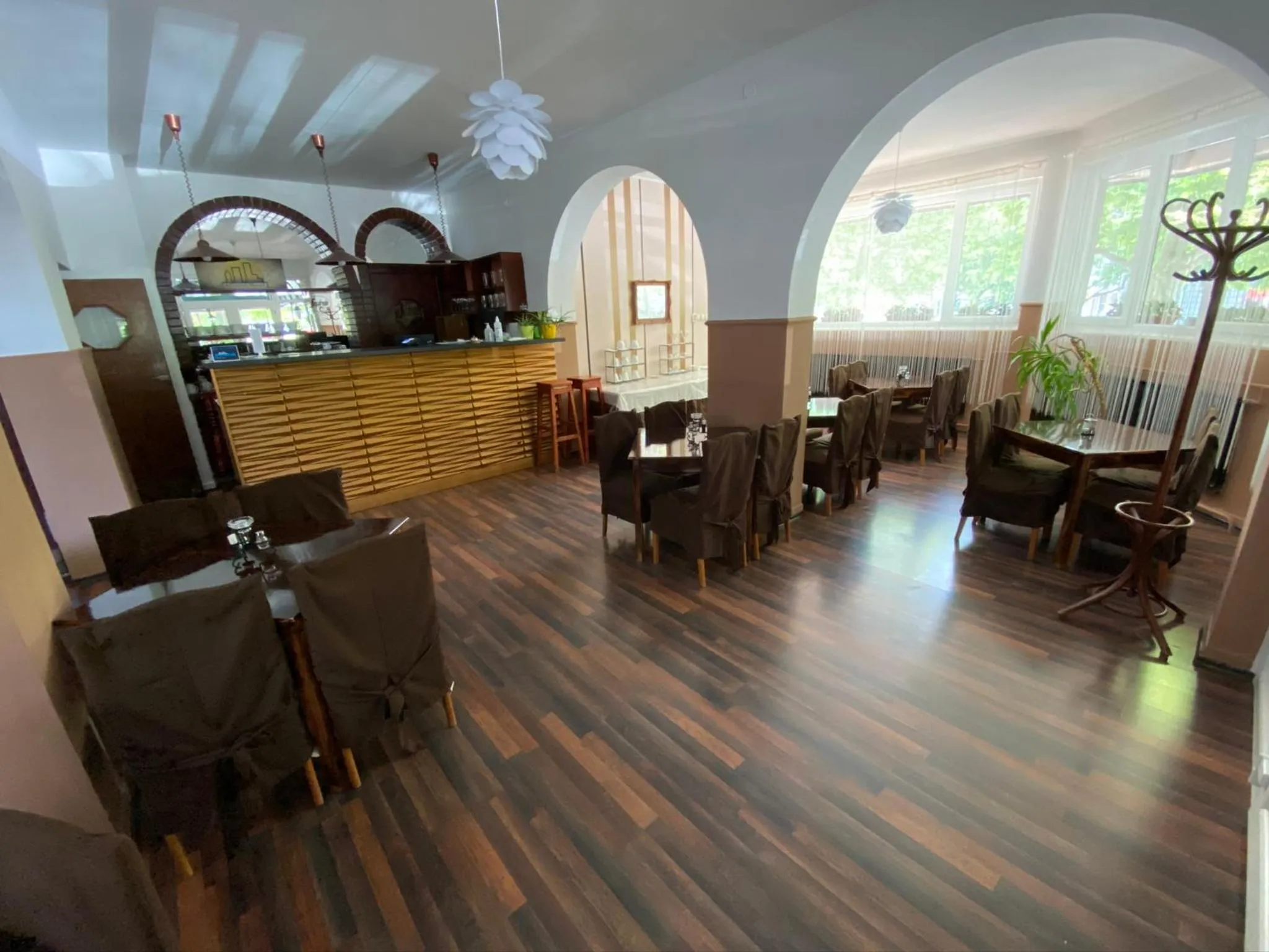 Restaurant/places to eat in Belvárosi Panzió