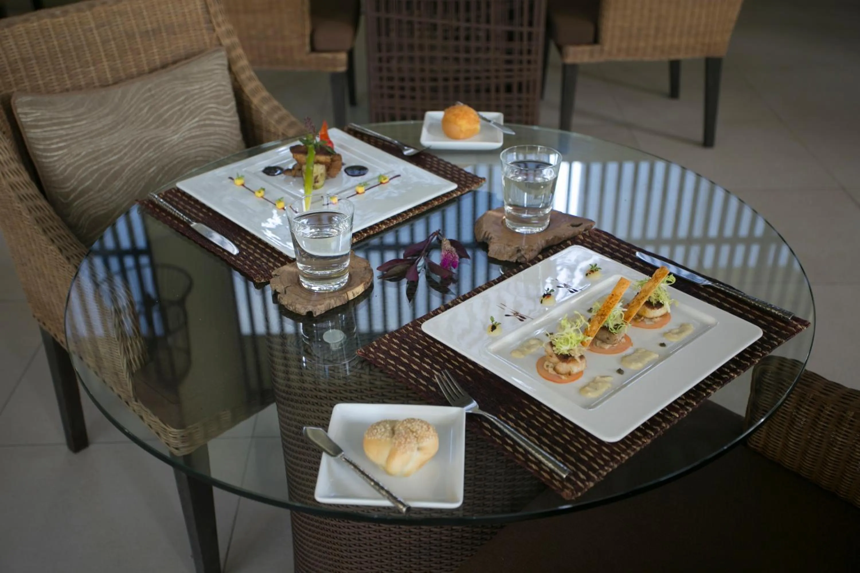 Food in Dhevatara Beach Hotel