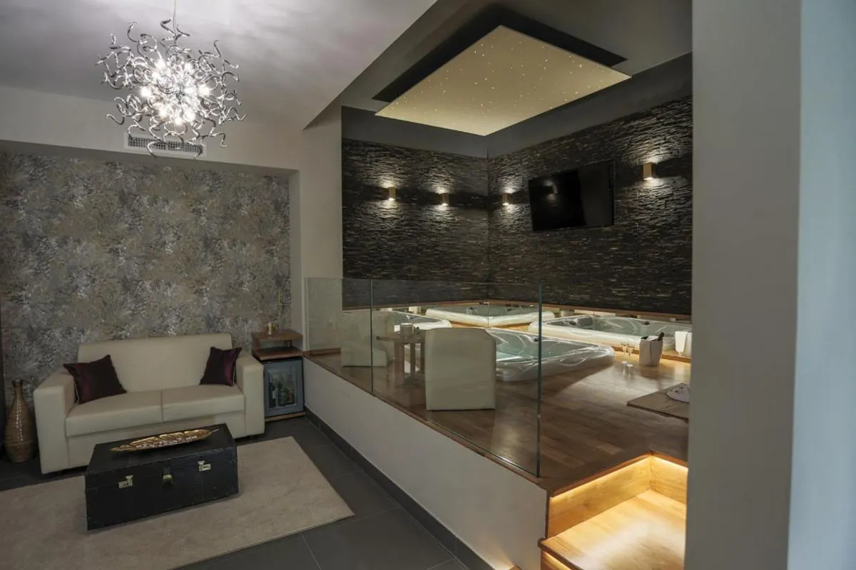 Hot Tub in La Vigna Hotel