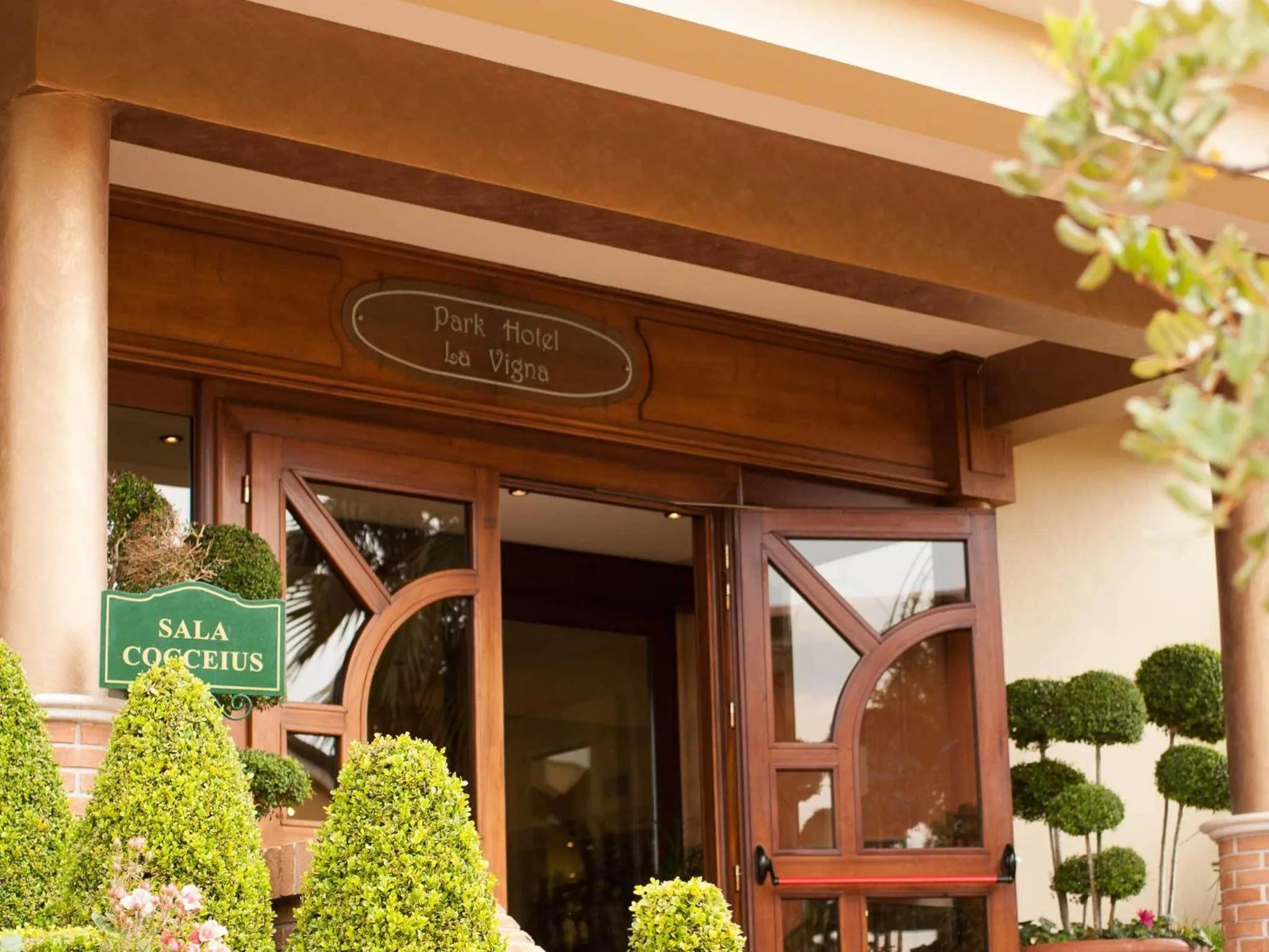 Facade/entrance in La Vigna Hotel