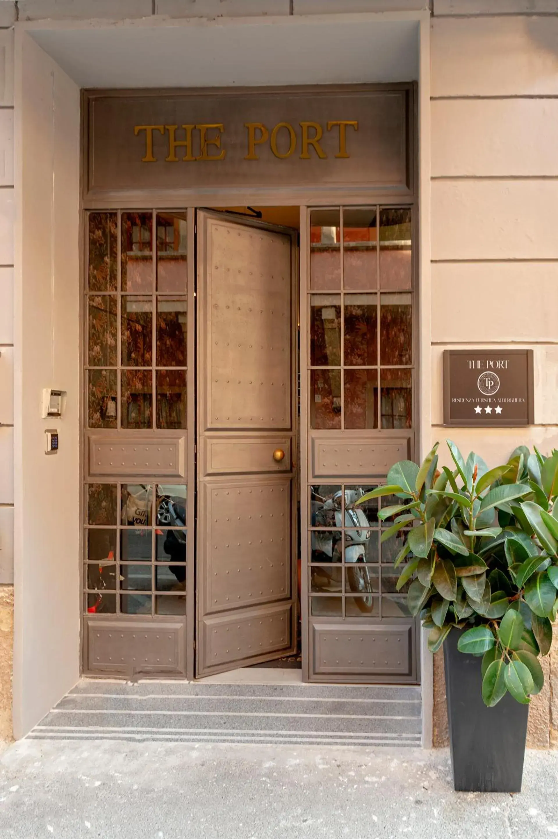 Facade/entrance in The Port Residence Facade/entrance in The Port Residence