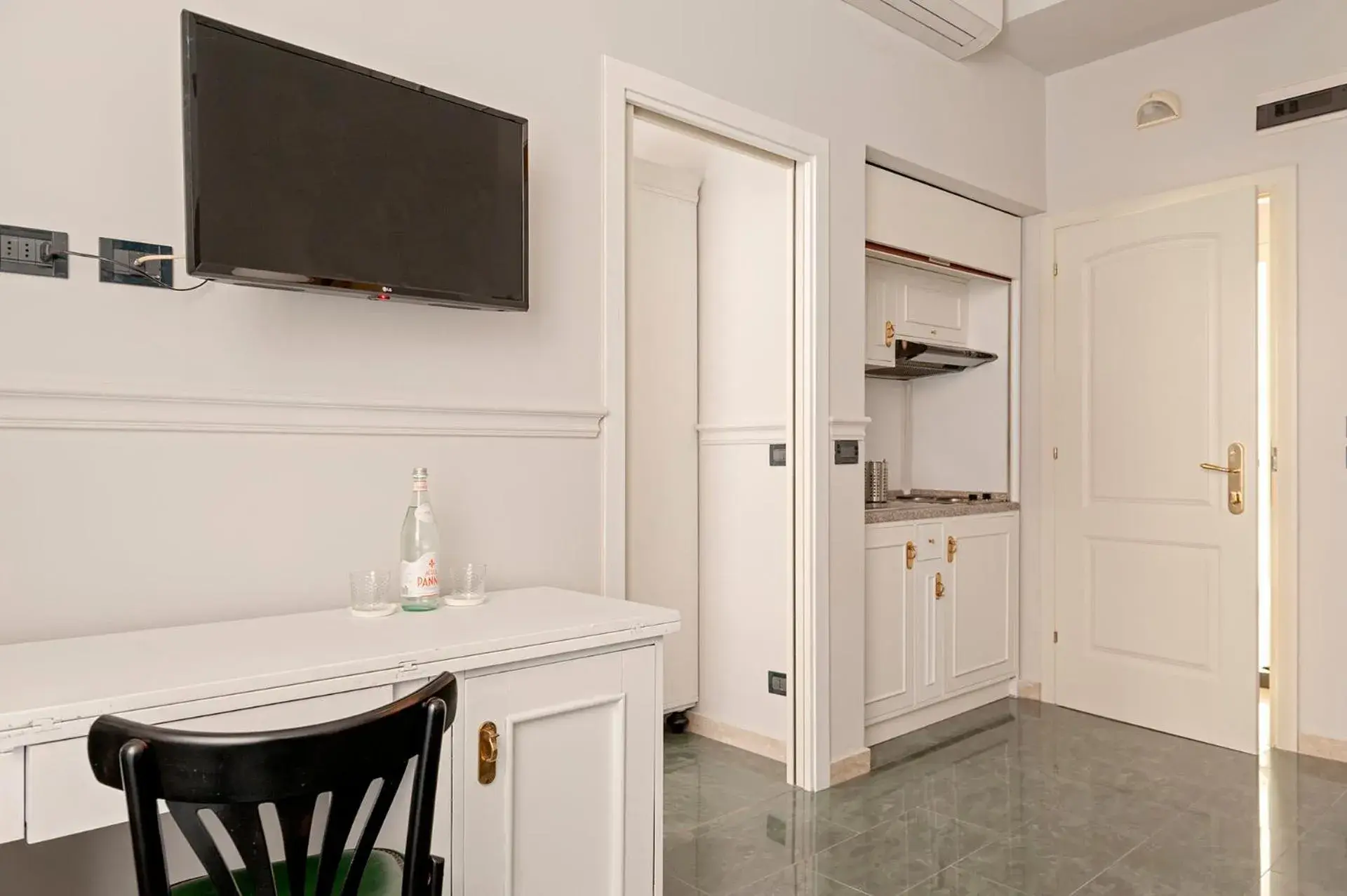 Kitchen or kitchenette in The Port Residence Kitchen or kitchenette in The Port Residence