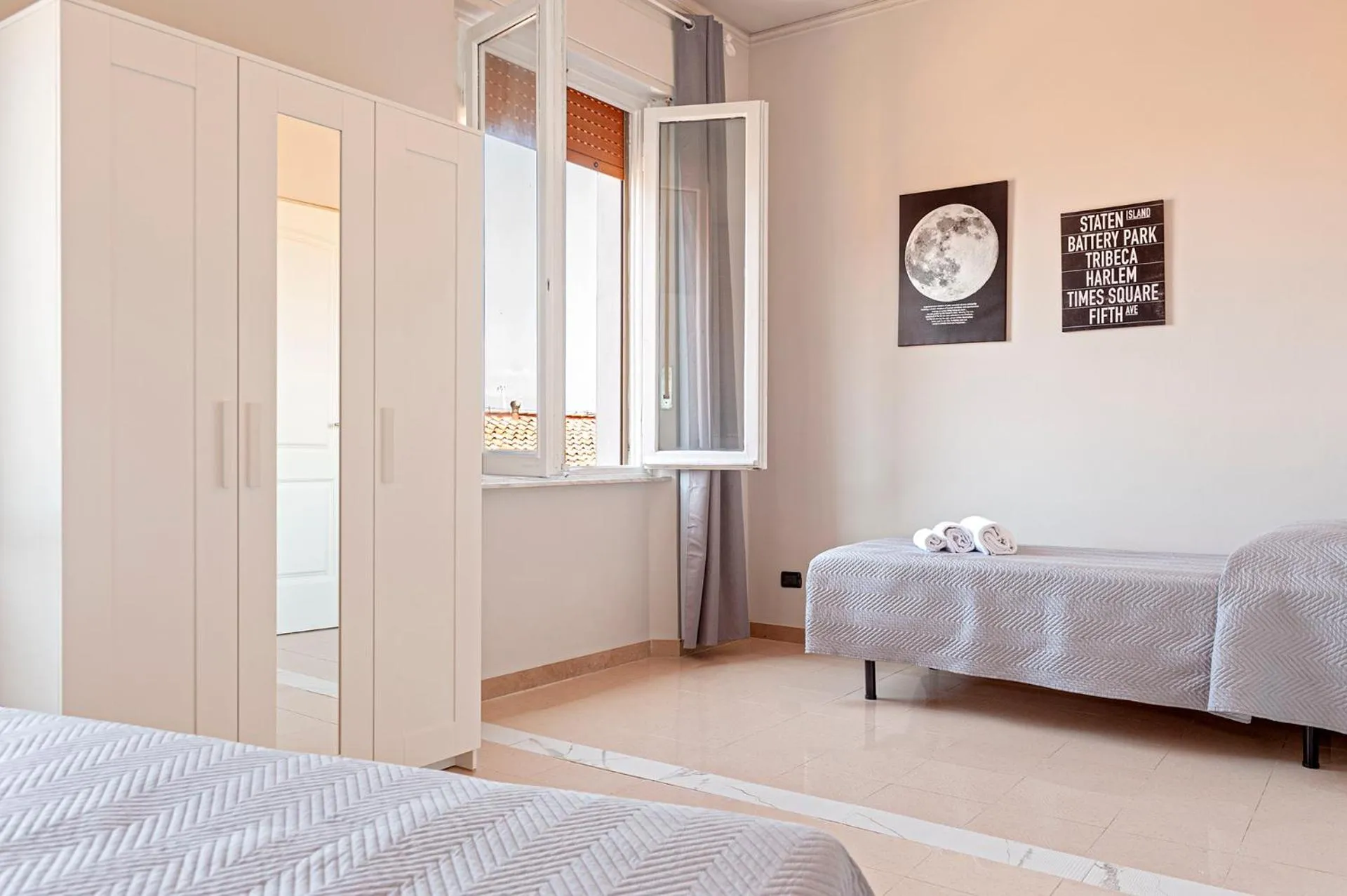 Bedroom, Bed in The Port Residence