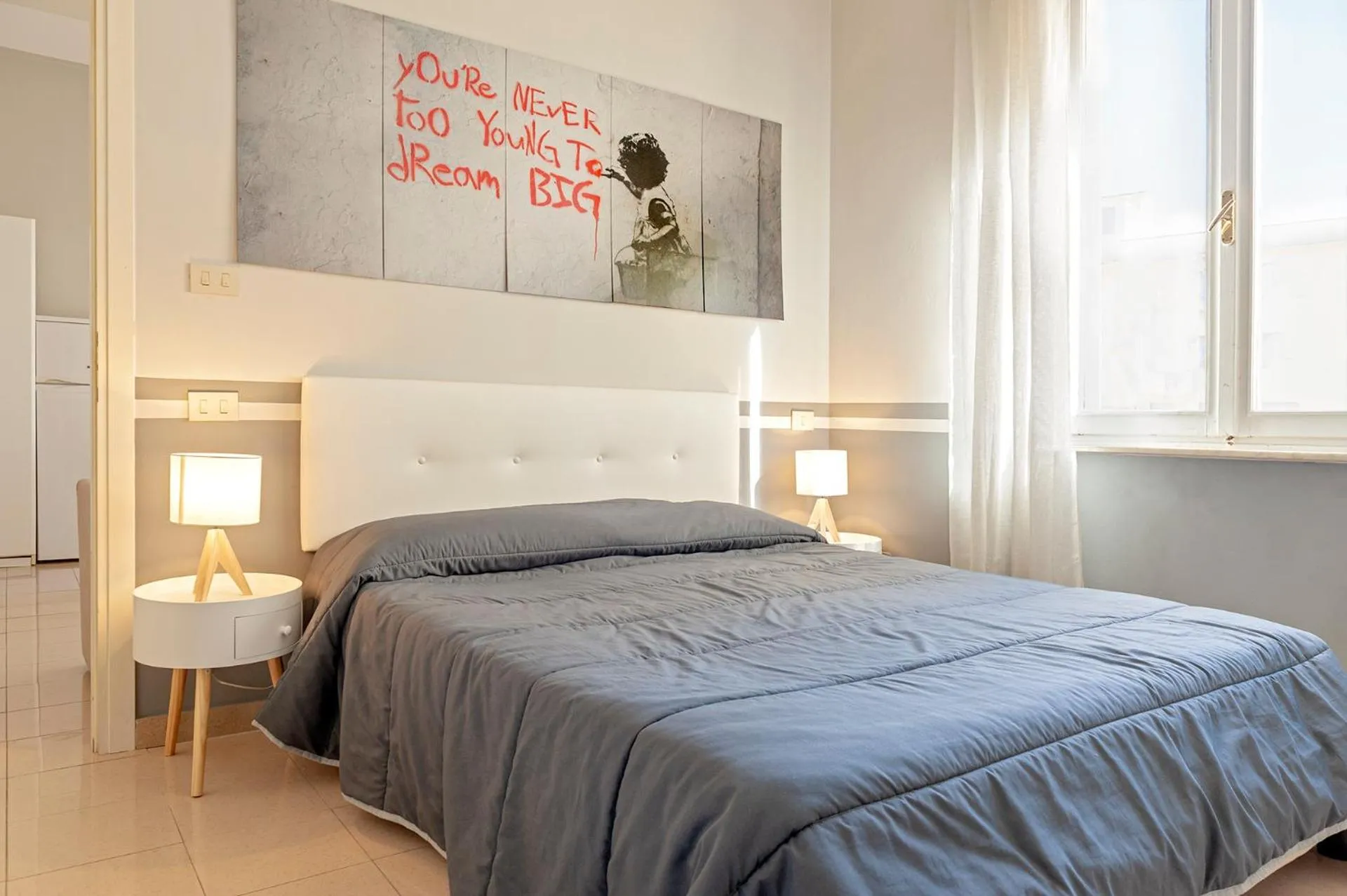 Photo of the whole room, Bed in The Port Residence