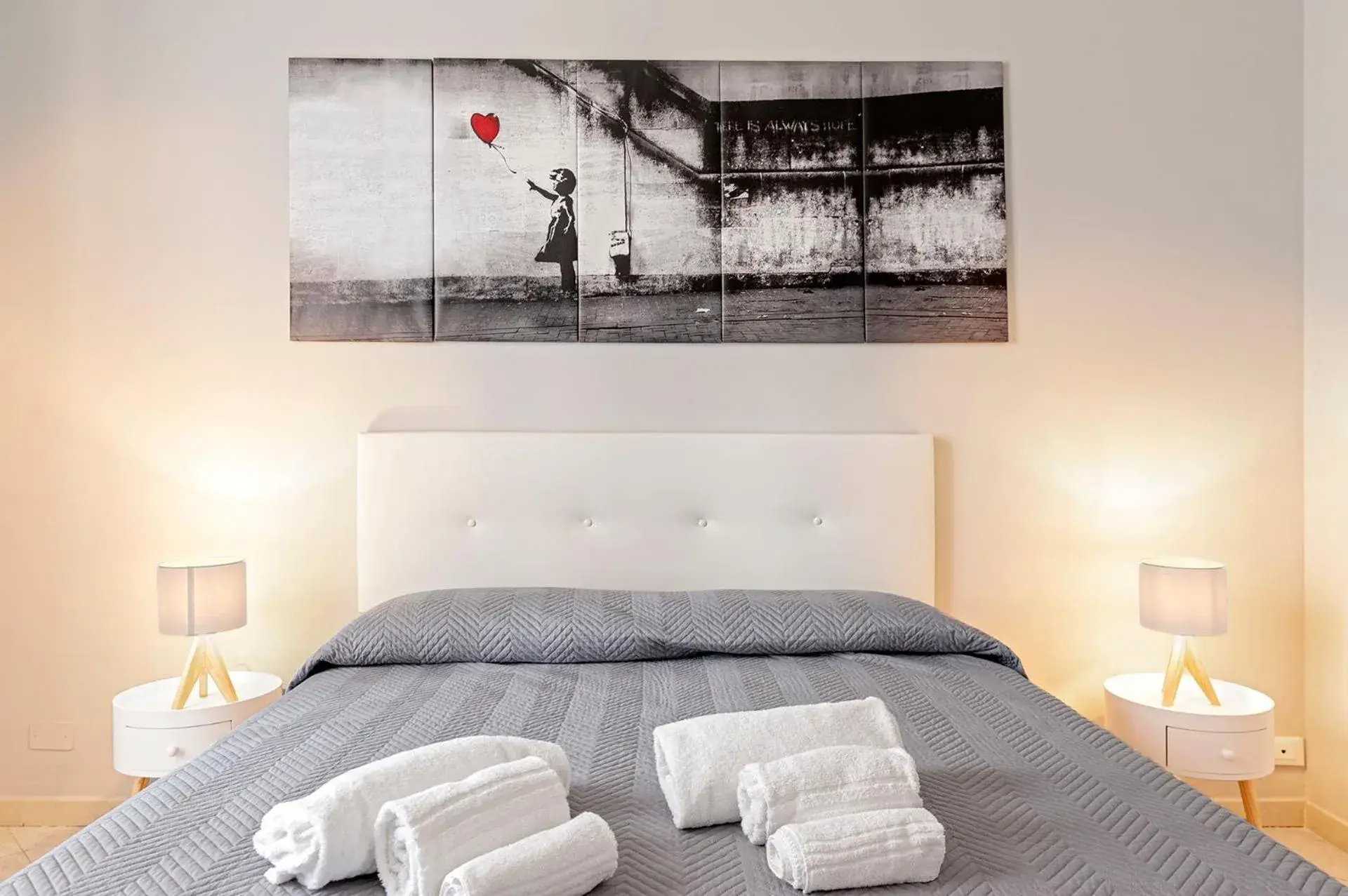 Large Double or Twin Room in The Port Residence Large Double or Twin Room in The Port Residence