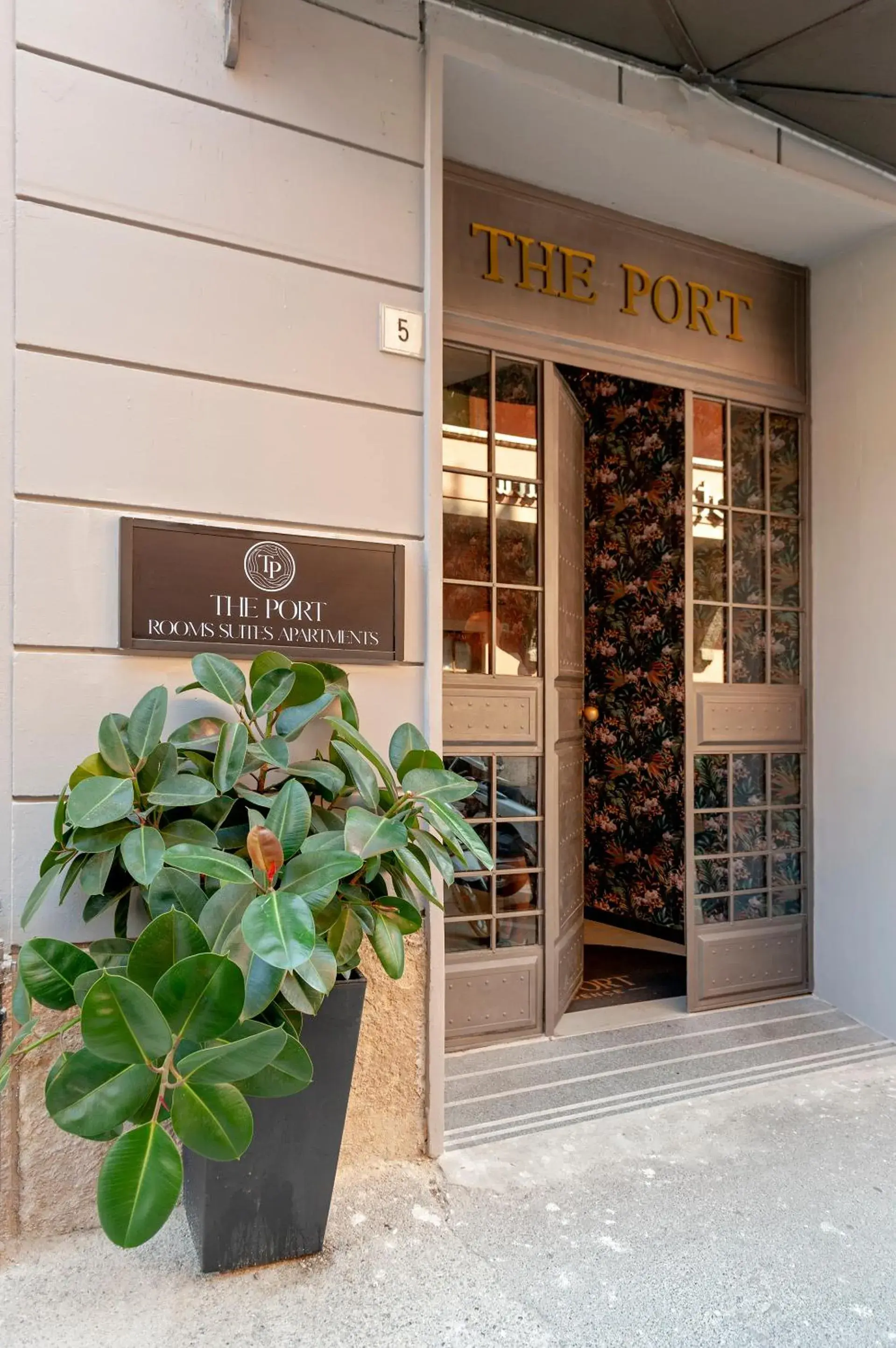 Facade/entrance in The Port Residence Facade/entrance in The Port Residence