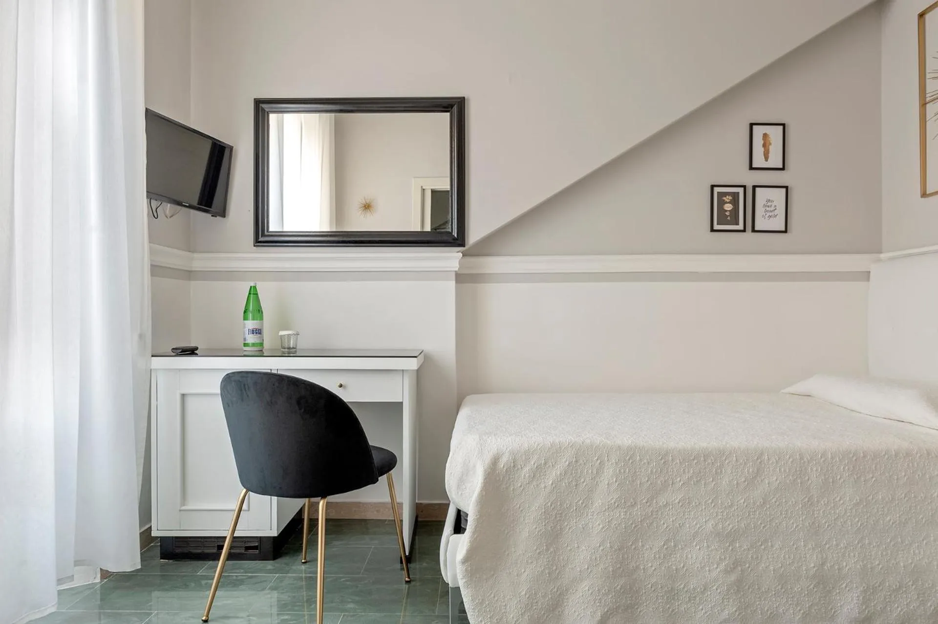 Bedroom, Bed in The Port Residence