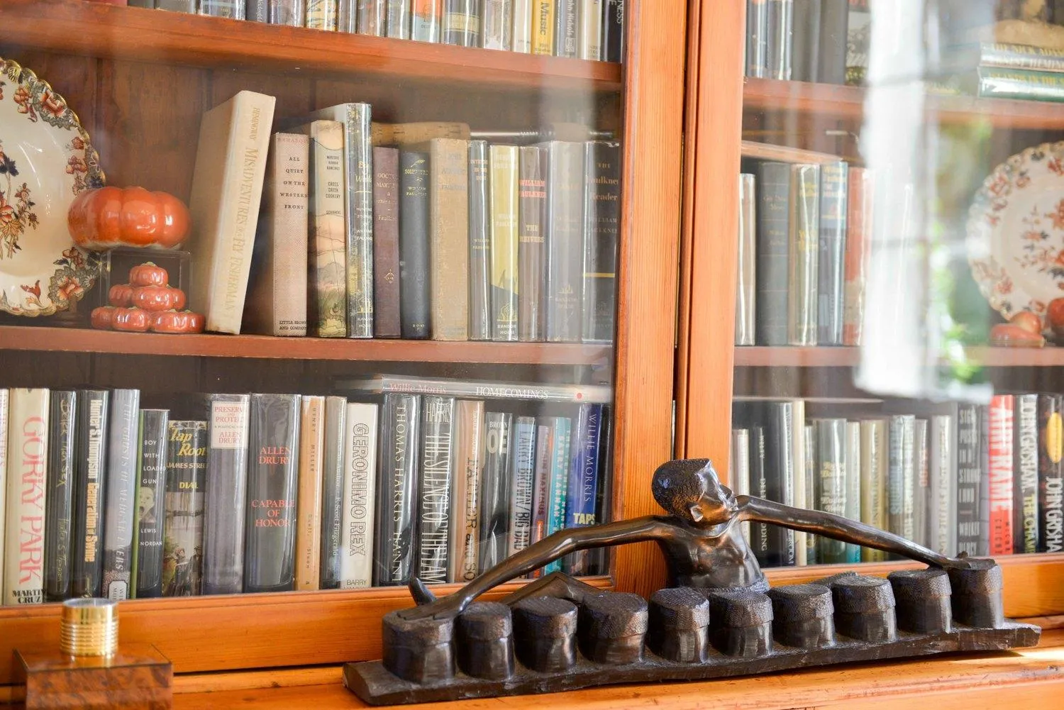 Library in Terrell House Bed and Breakfast