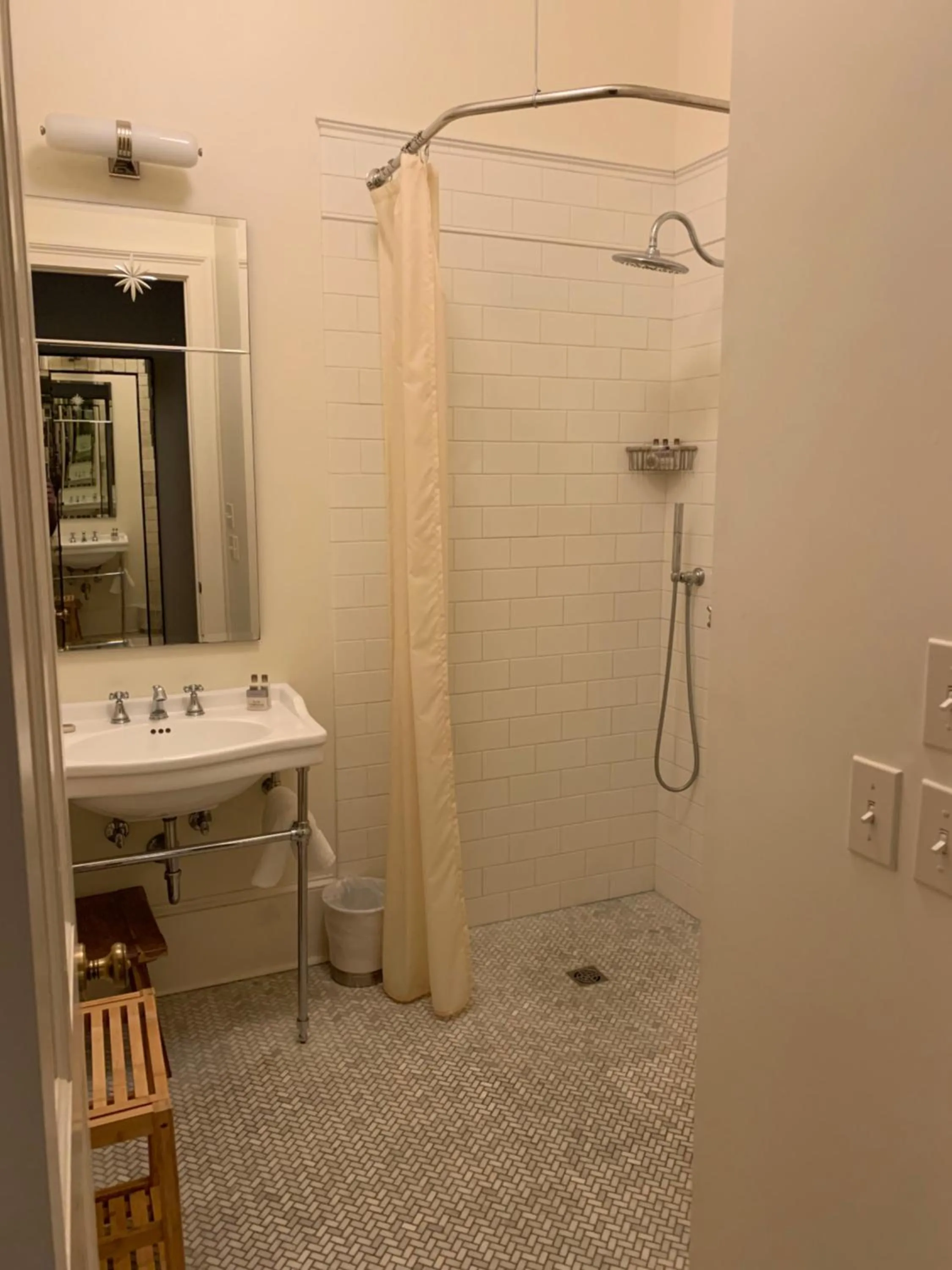 Shower in Terrell House Bed and Breakfast