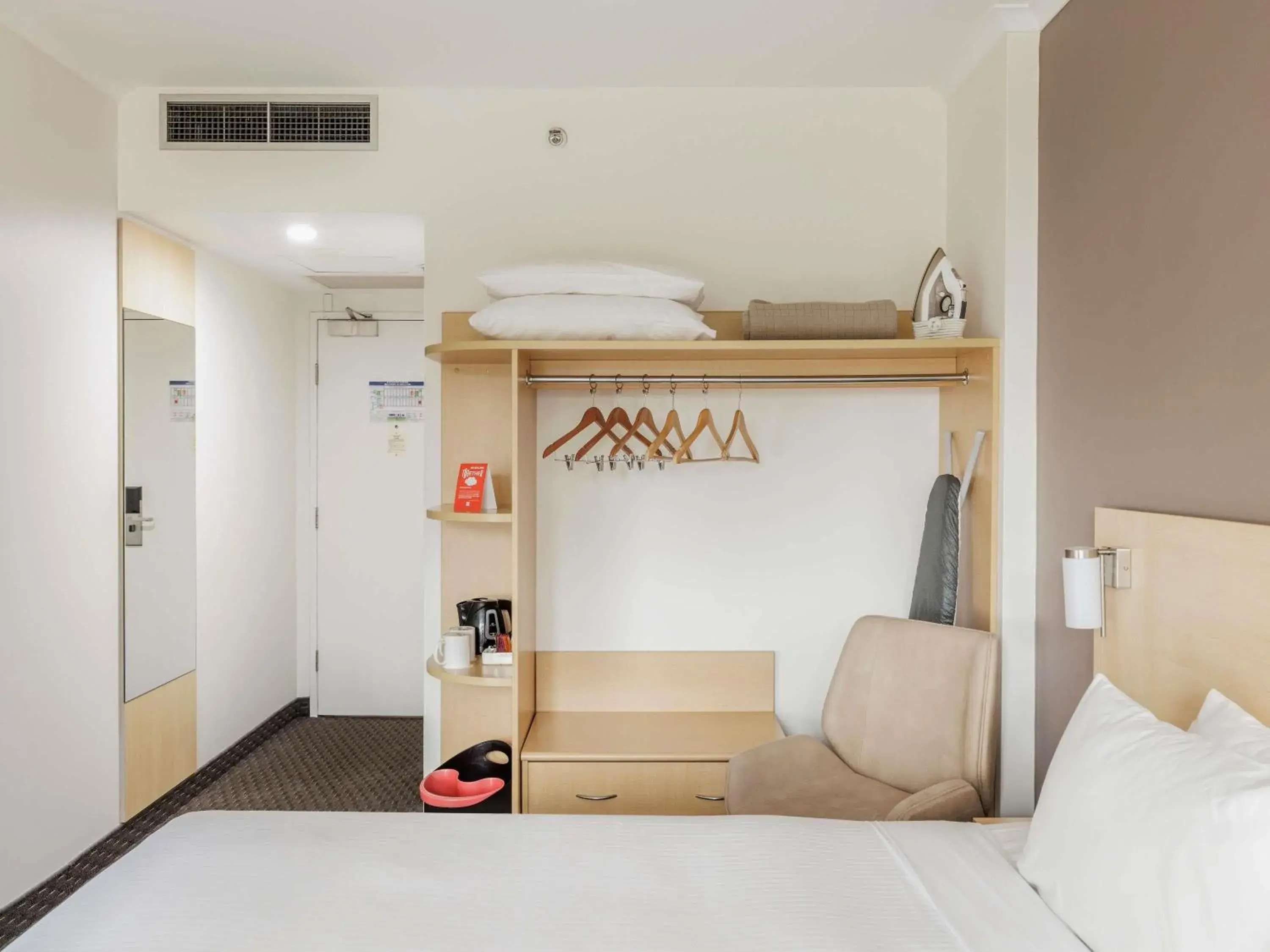 Standard Double Room in ibis Sydney Olympic Park Standard Double Room in ibis Sydney Olympic Park