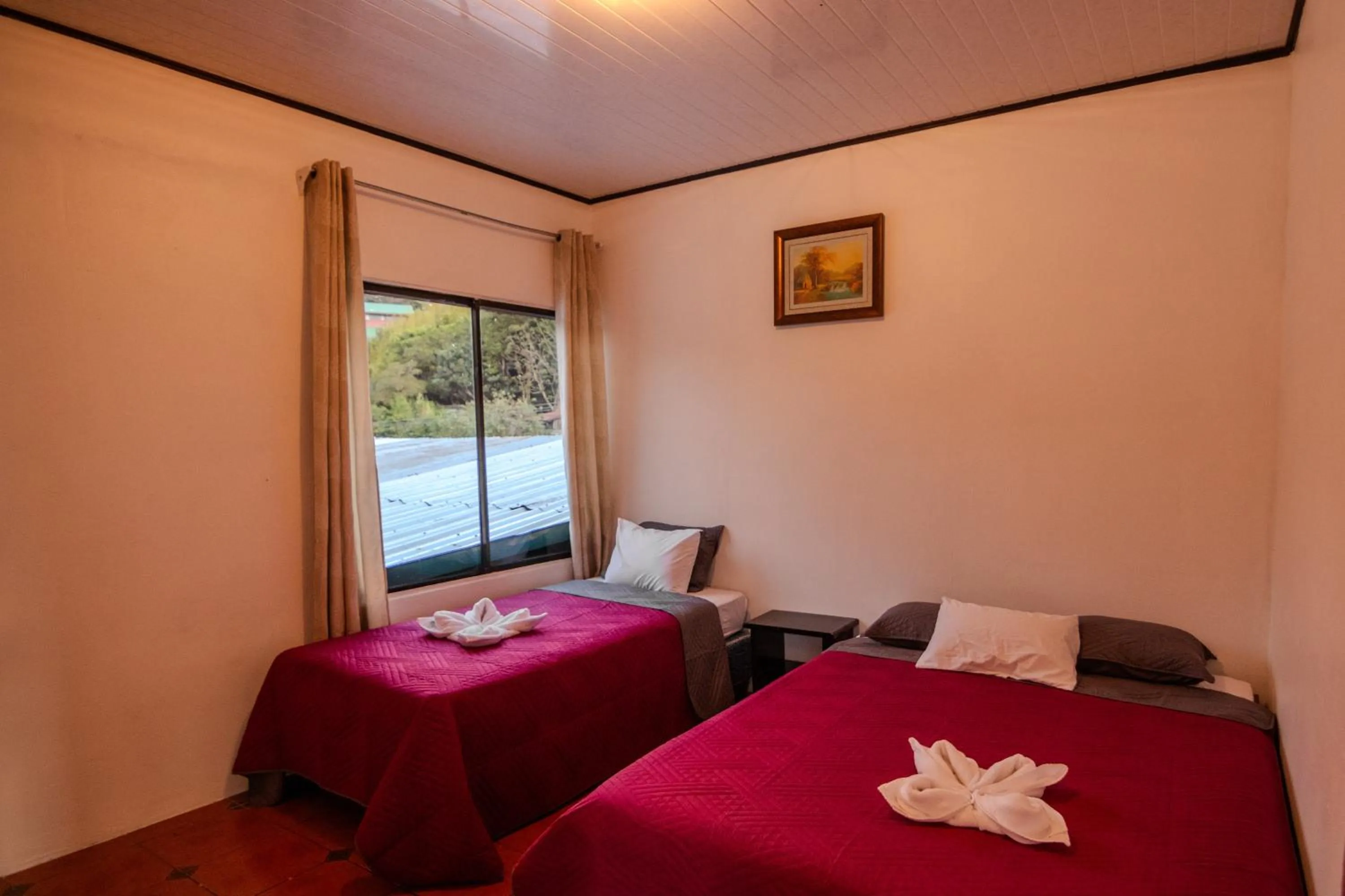 Bedroom, Bed in Hotel las Ardillas Monteverde