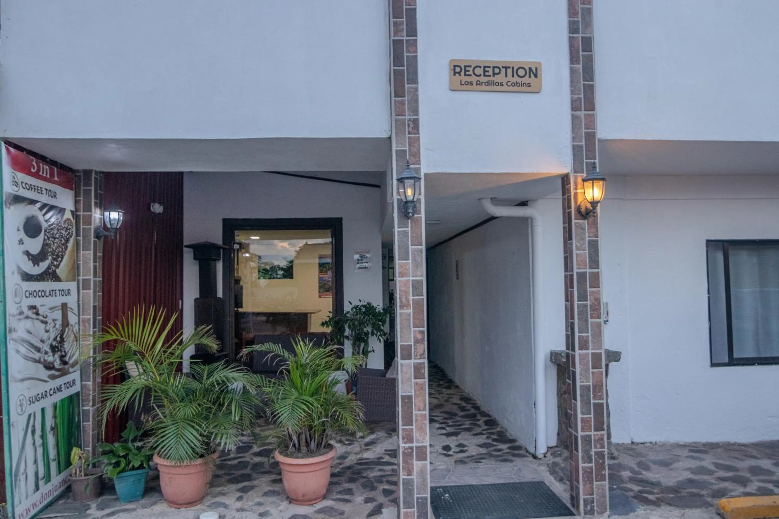 Lobby or reception in Hotel las Ardillas Monteverde