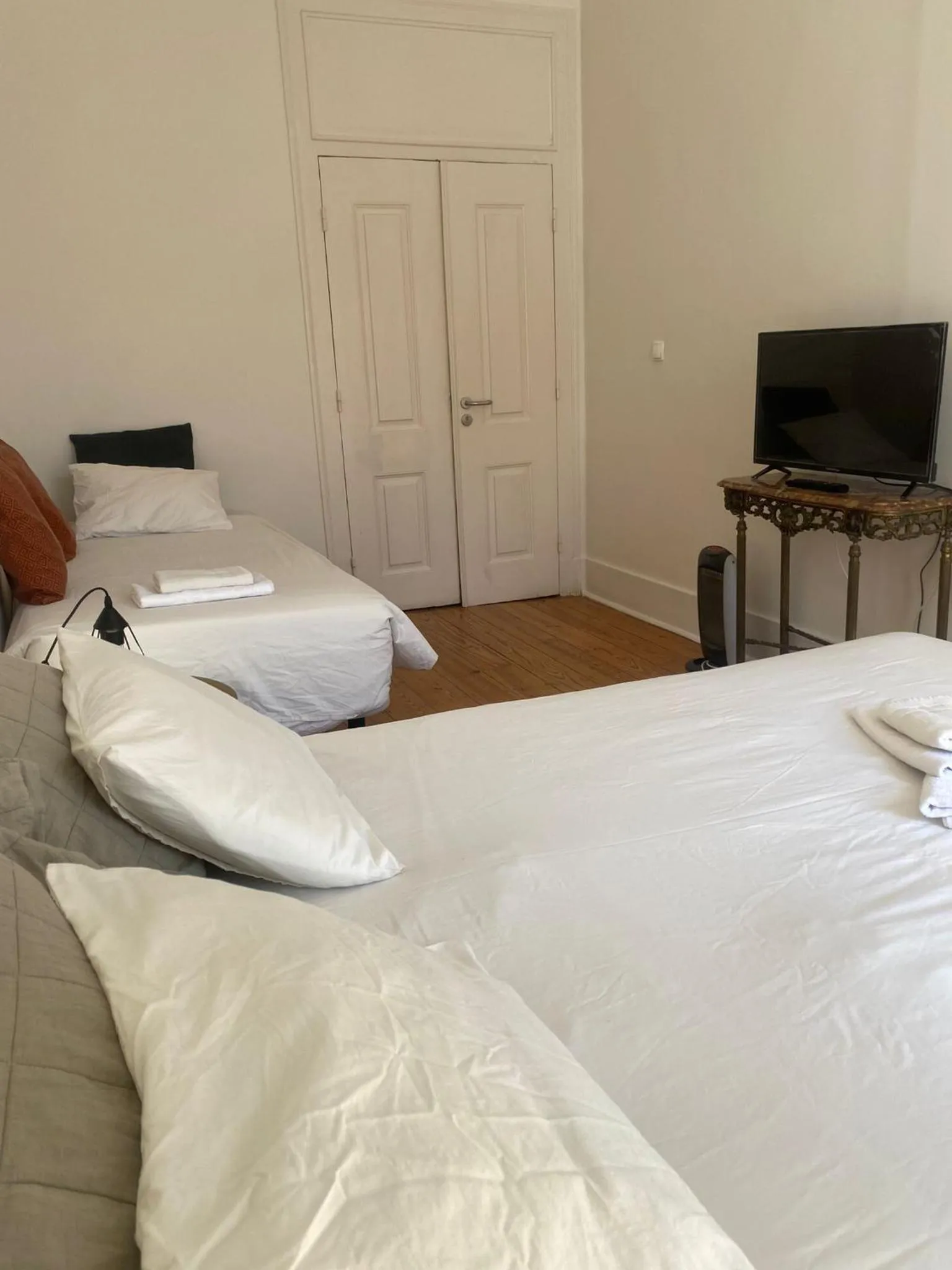 Bed in Happy at Chiado