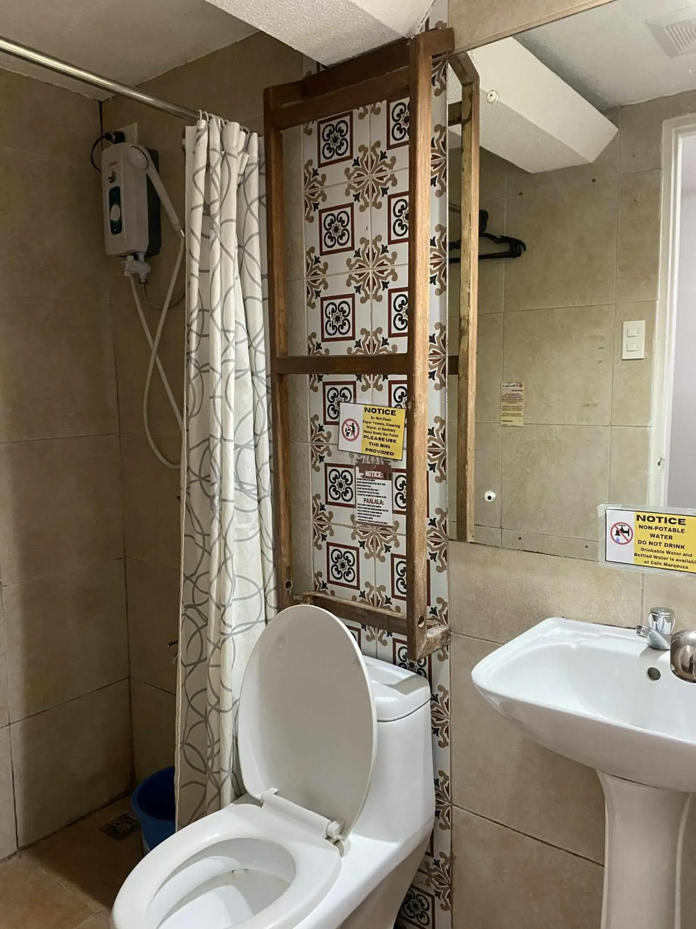 Bathroom in The Palacio de Laoag Bathroom in The Palacio de Laoag