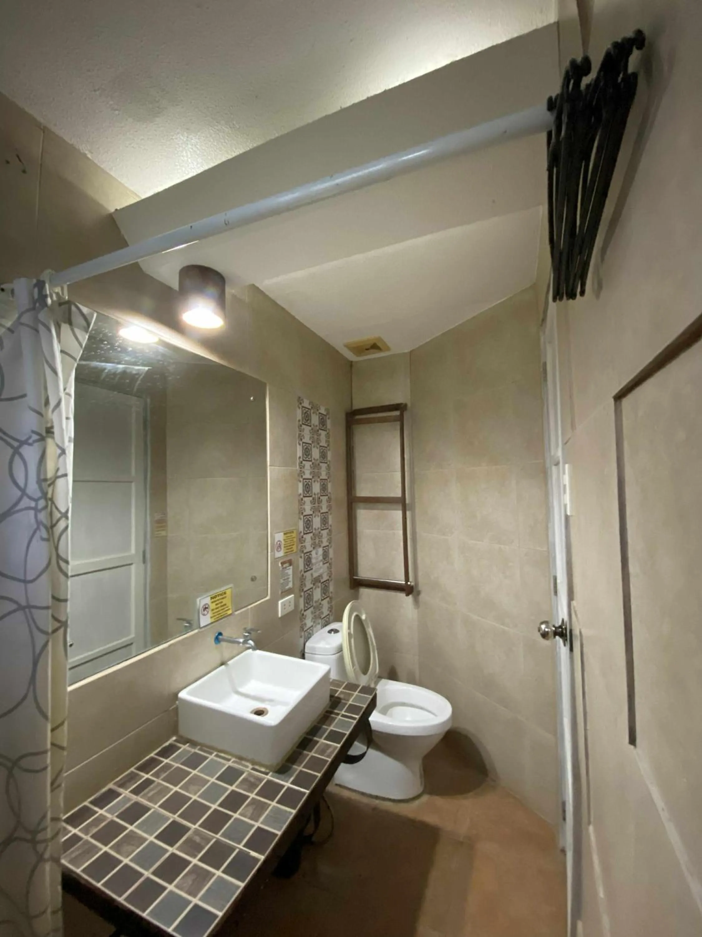 Bathroom in The Palacio de Laoag