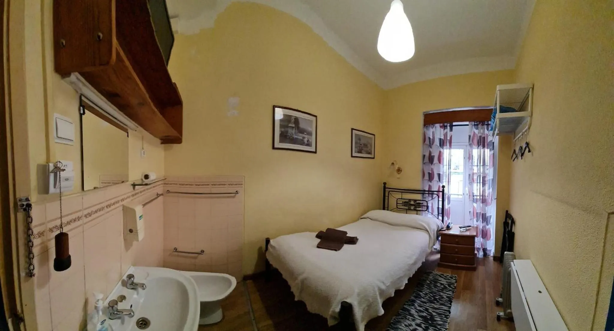 Bed in Pensao Residencial Flor dos Cavaleiros