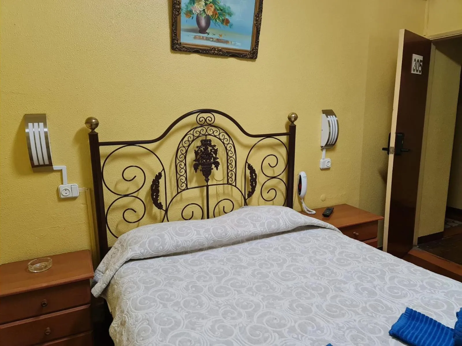 Bedroom, Bed in Pensao Residencial Flor dos Cavaleiros