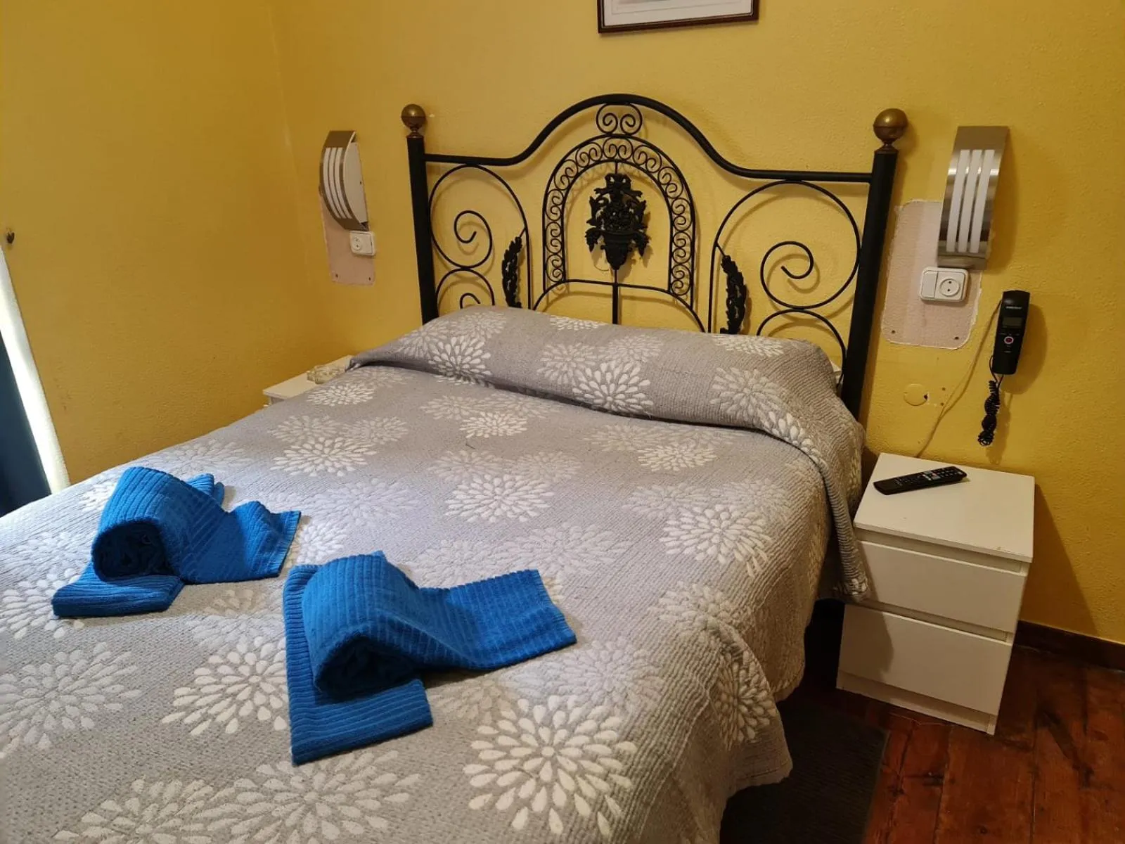 Bedroom, Bed in Pensao Residencial Flor dos Cavaleiros