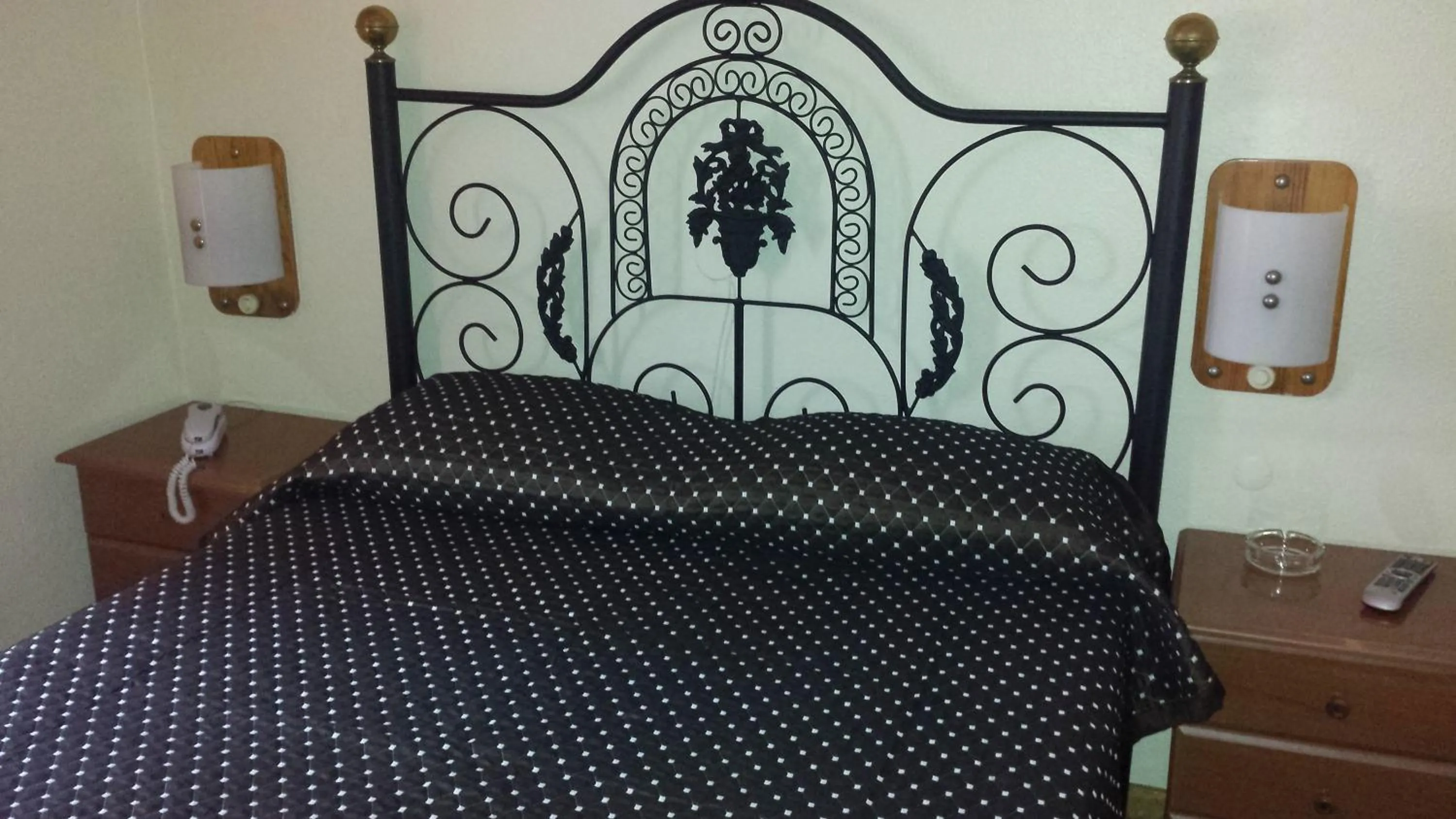 Double Room with Private Bathroom in Pensao Residencial Flor dos Cavaleiros