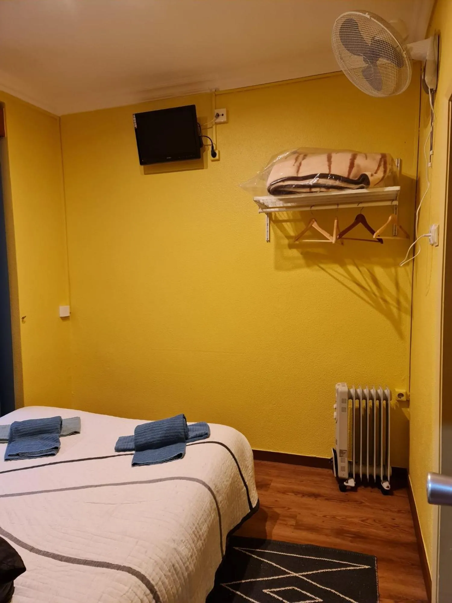 TV and multimedia, Bed in Pensao Residencial Flor dos Cavaleiros