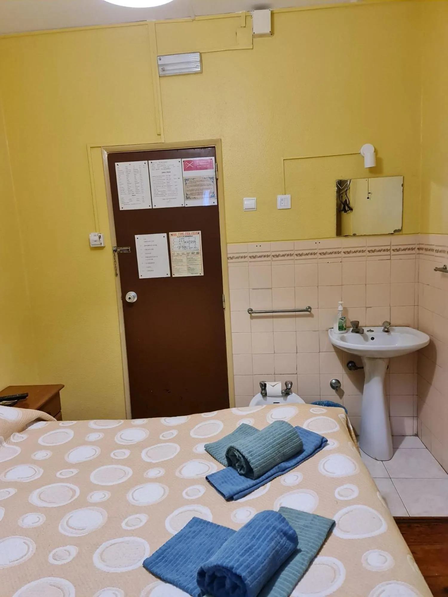 towels, Bed in Pensao Residencial Flor dos Cavaleiros