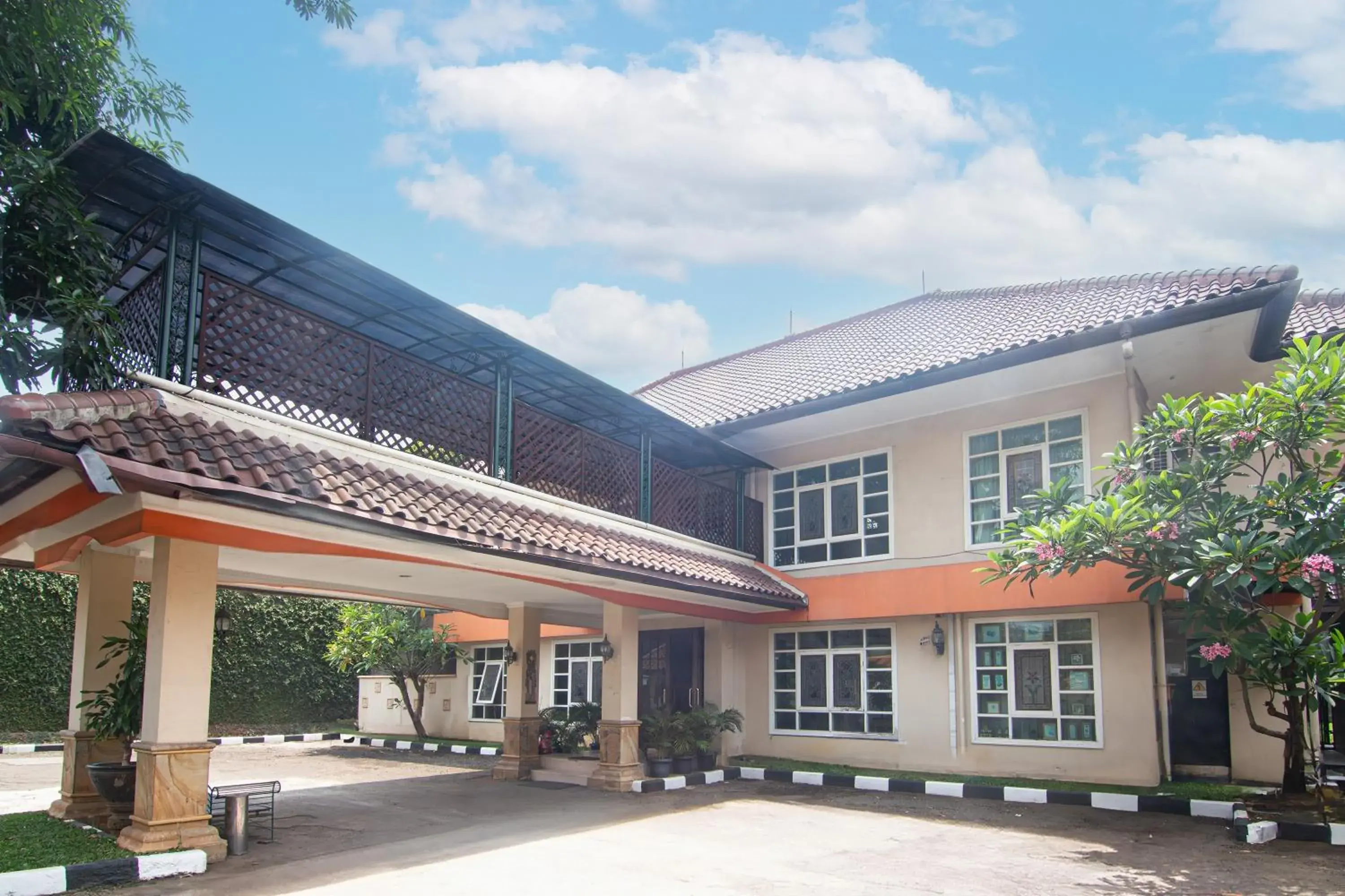 Property building in Puri Sawo Manila Property building in Puri Sawo Manila