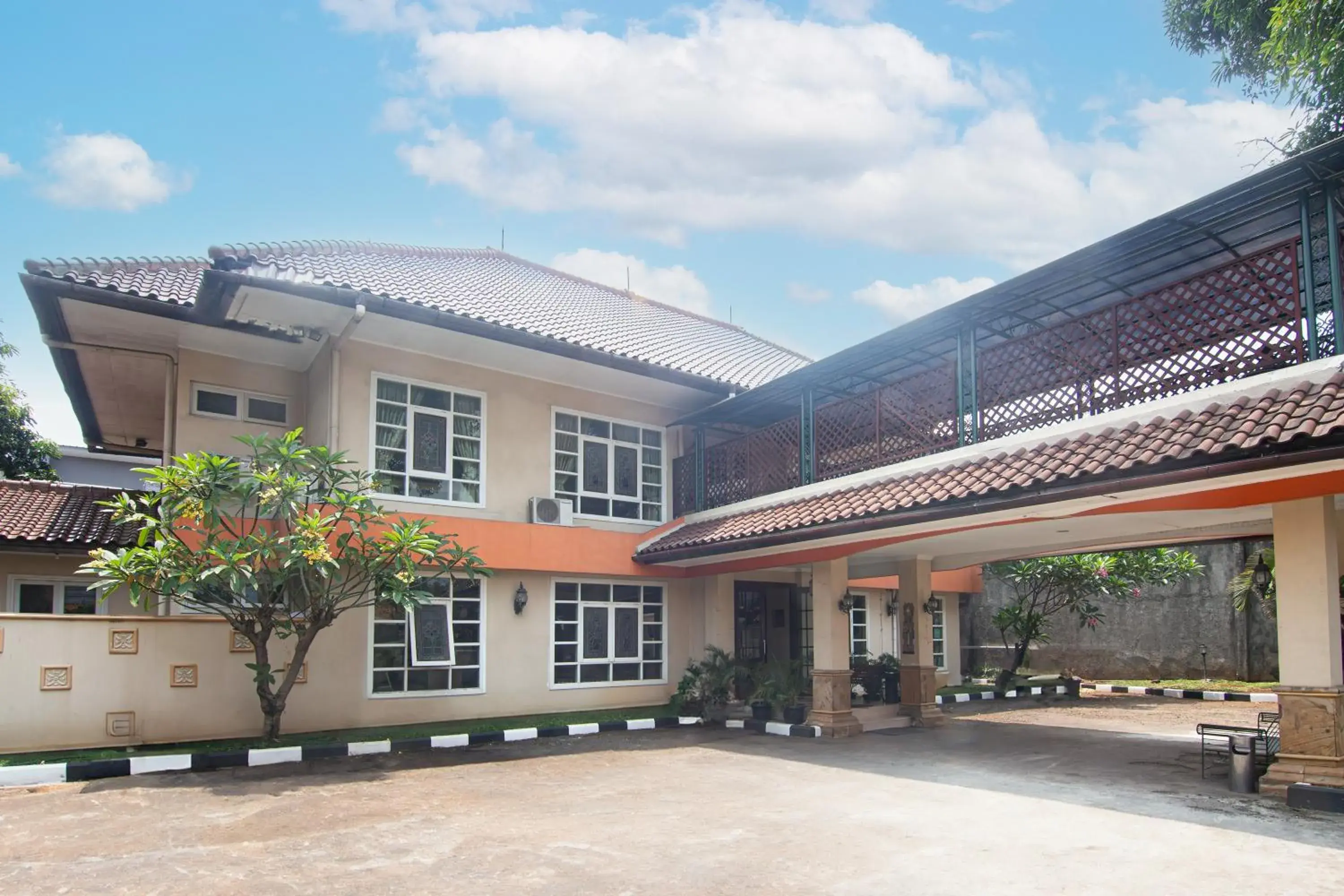 Property building in Puri Sawo Manila Property building in Puri Sawo Manila