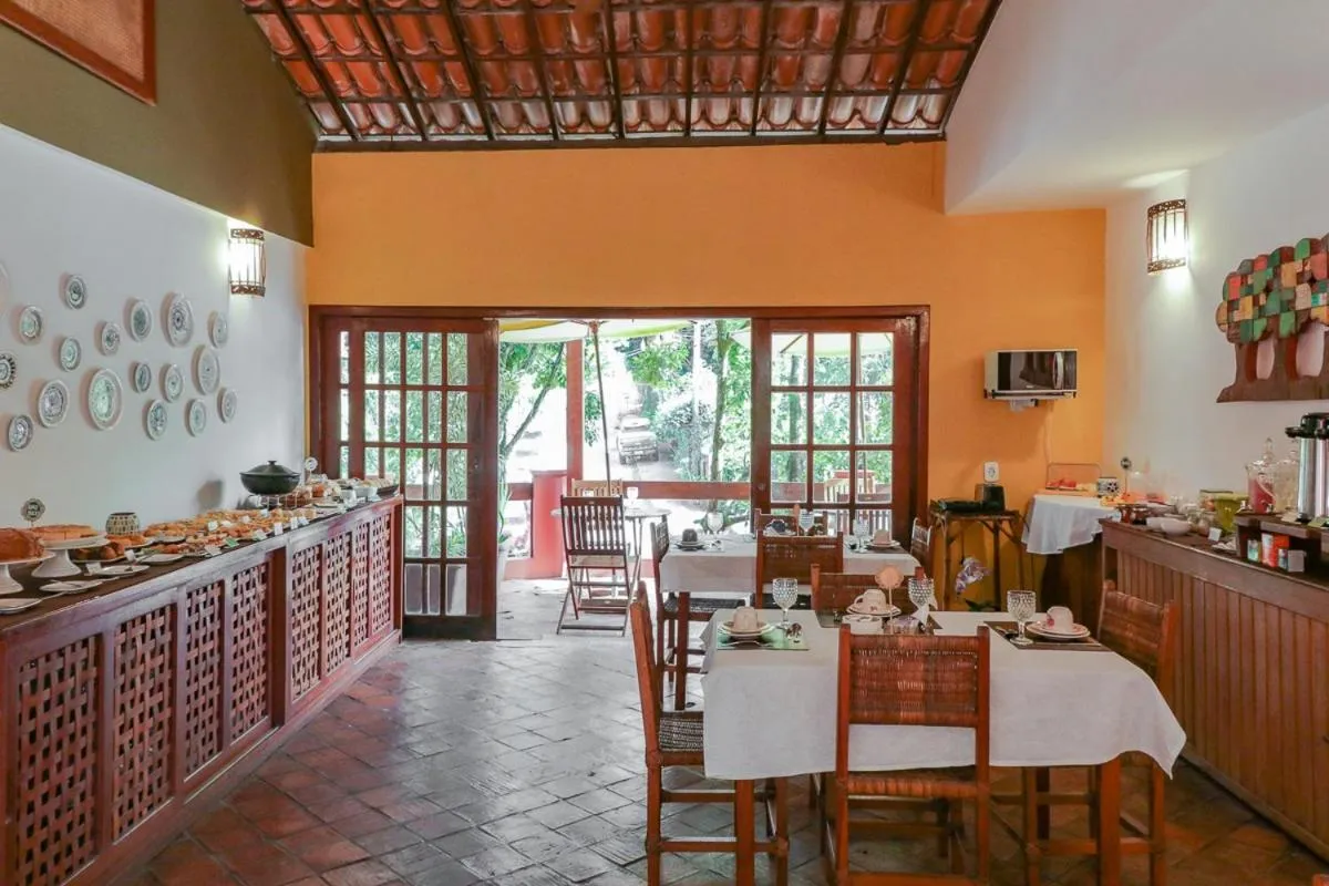 Restaurant/places to eat in Pousada Catamara