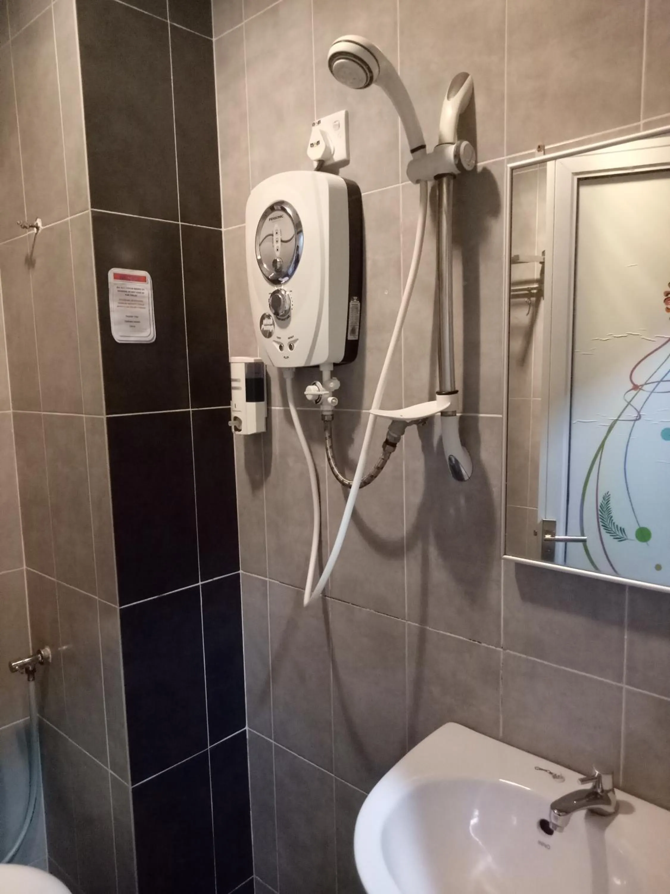 Shower in Hotel Sri Bernam