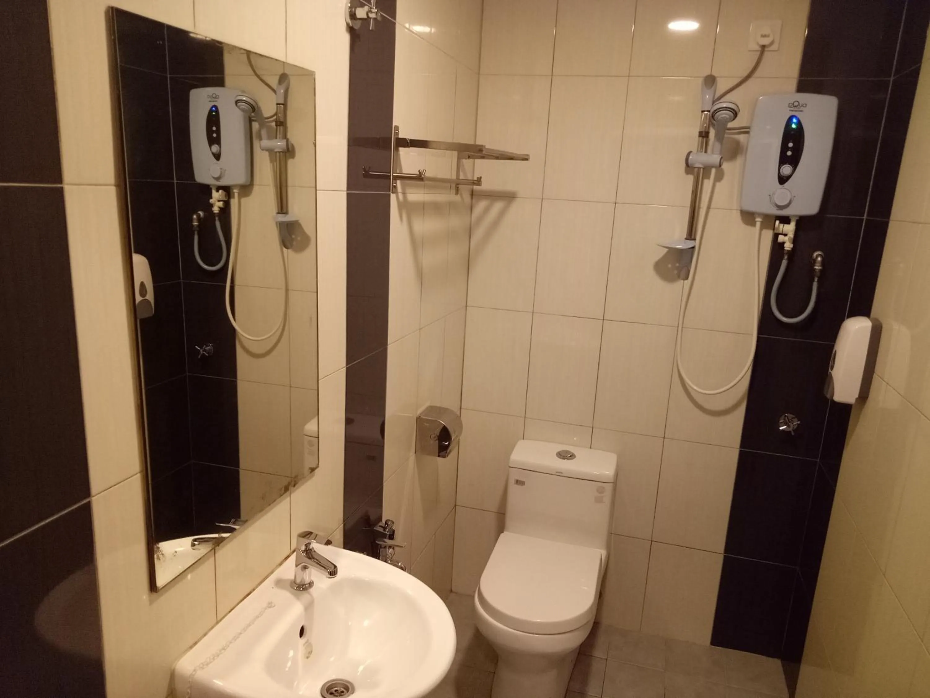 Shower in Hotel Sri Bernam