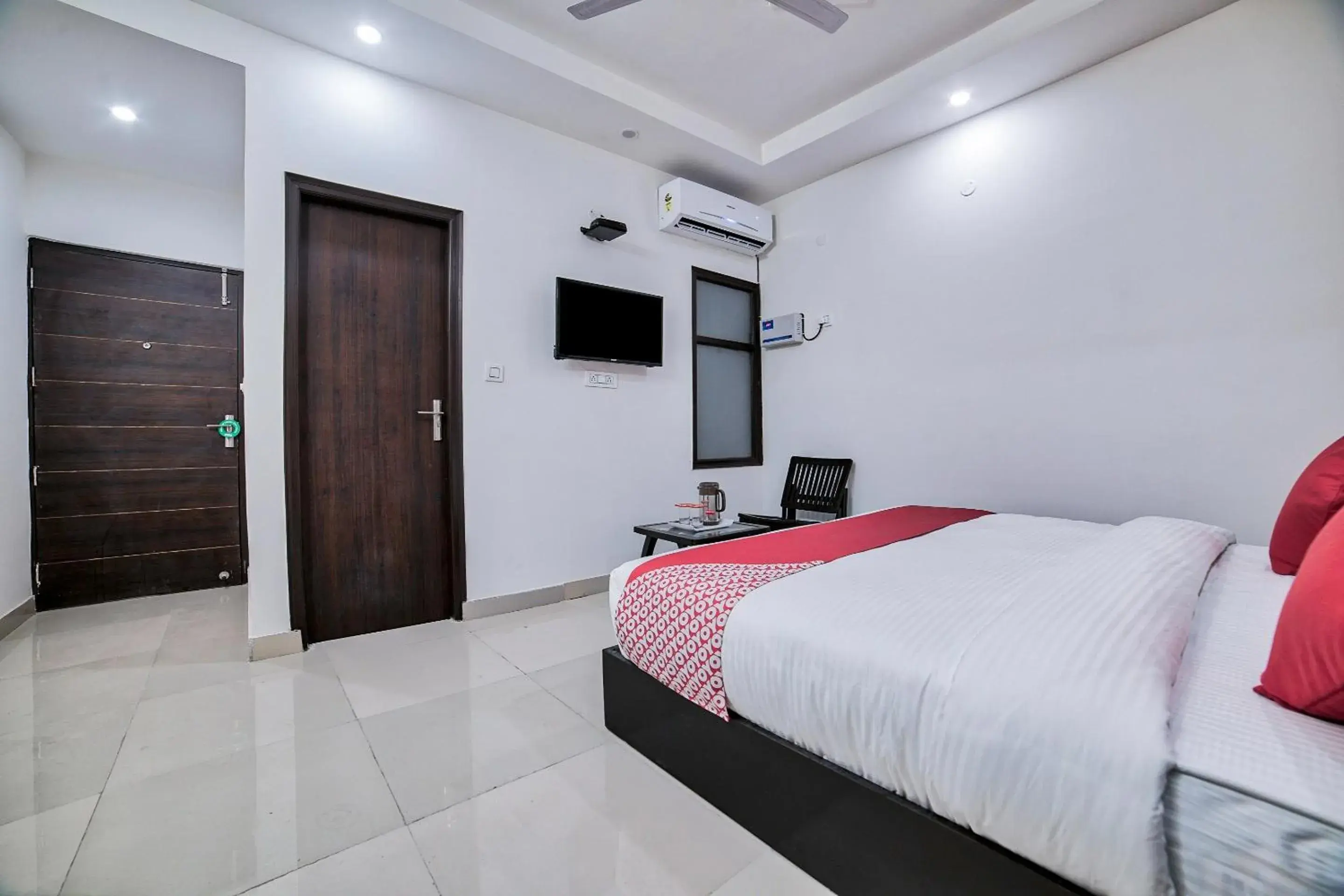 Bedroom, Bed in OYO Crown Residency