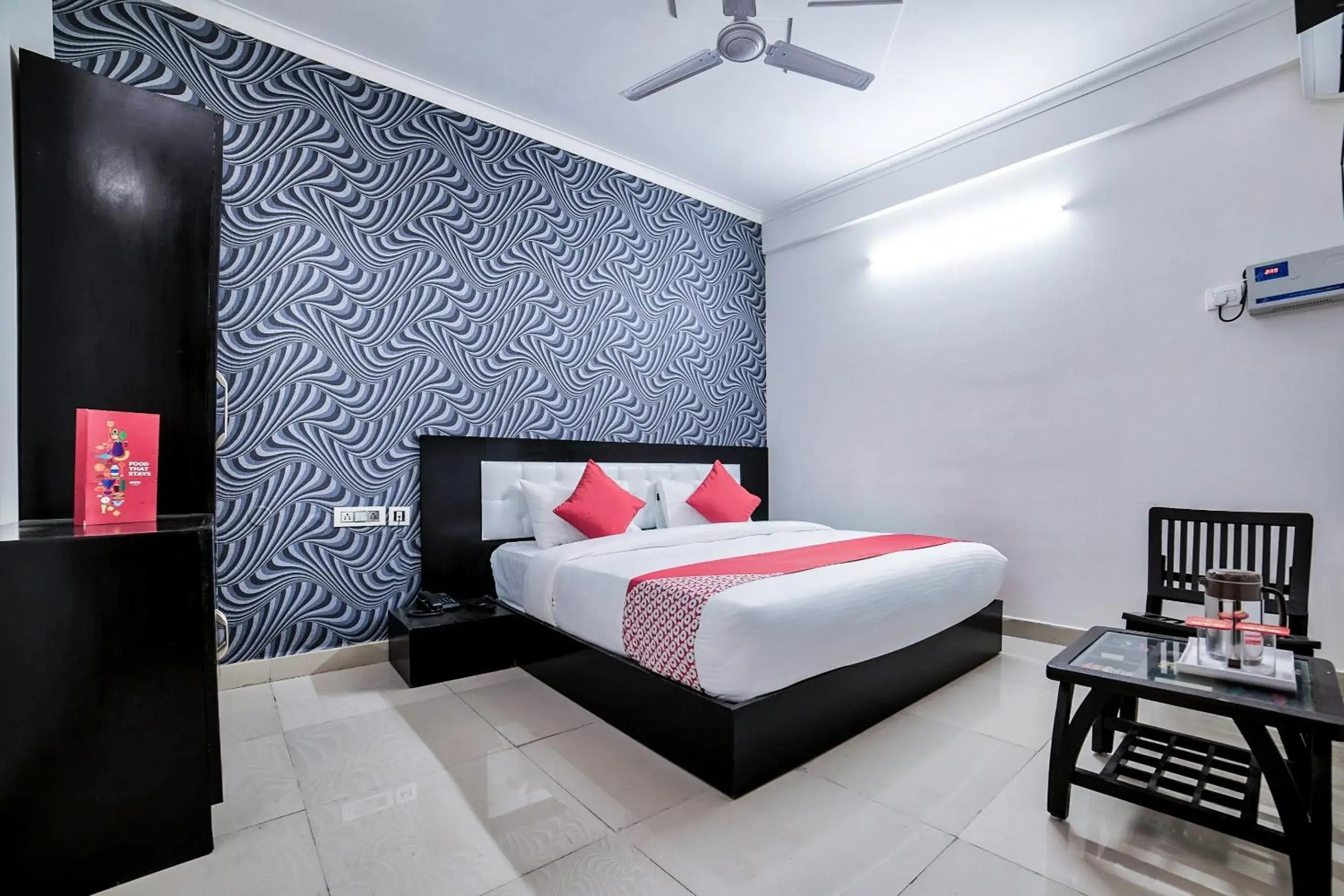 Bedroom, Bed in OYO Crown Residency