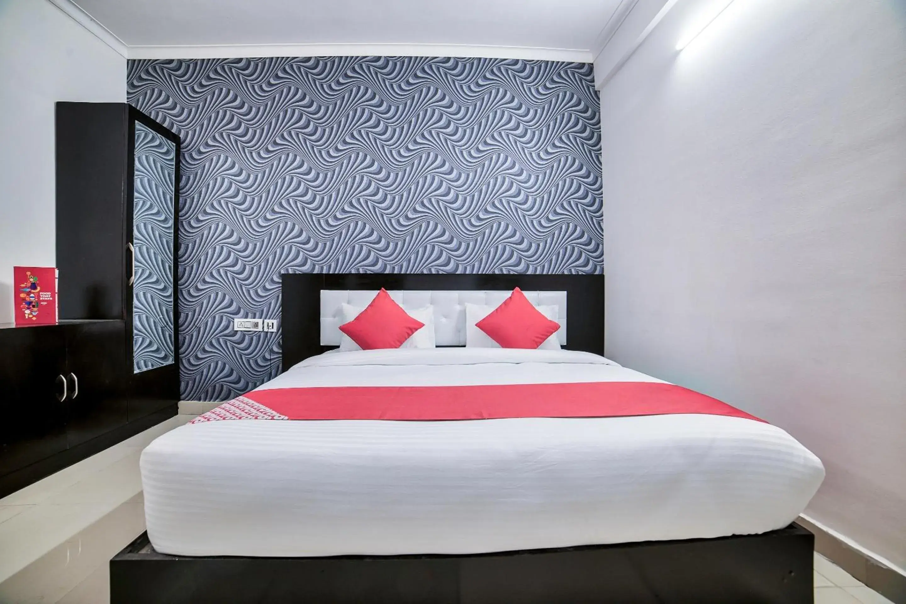 Bedroom, Bed in OYO Crown Residency