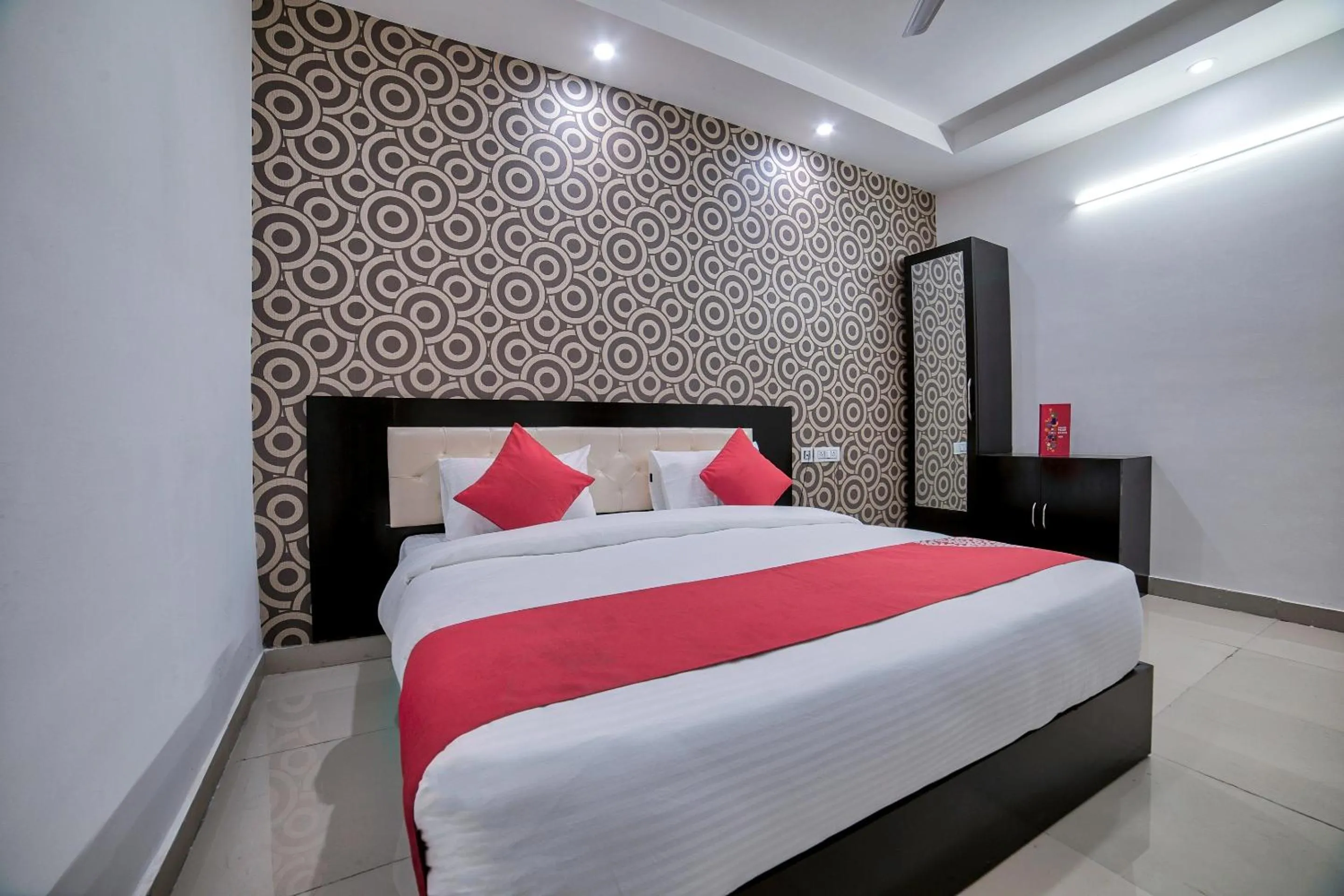 Bedroom, Bed in Hotel O Crown Residency