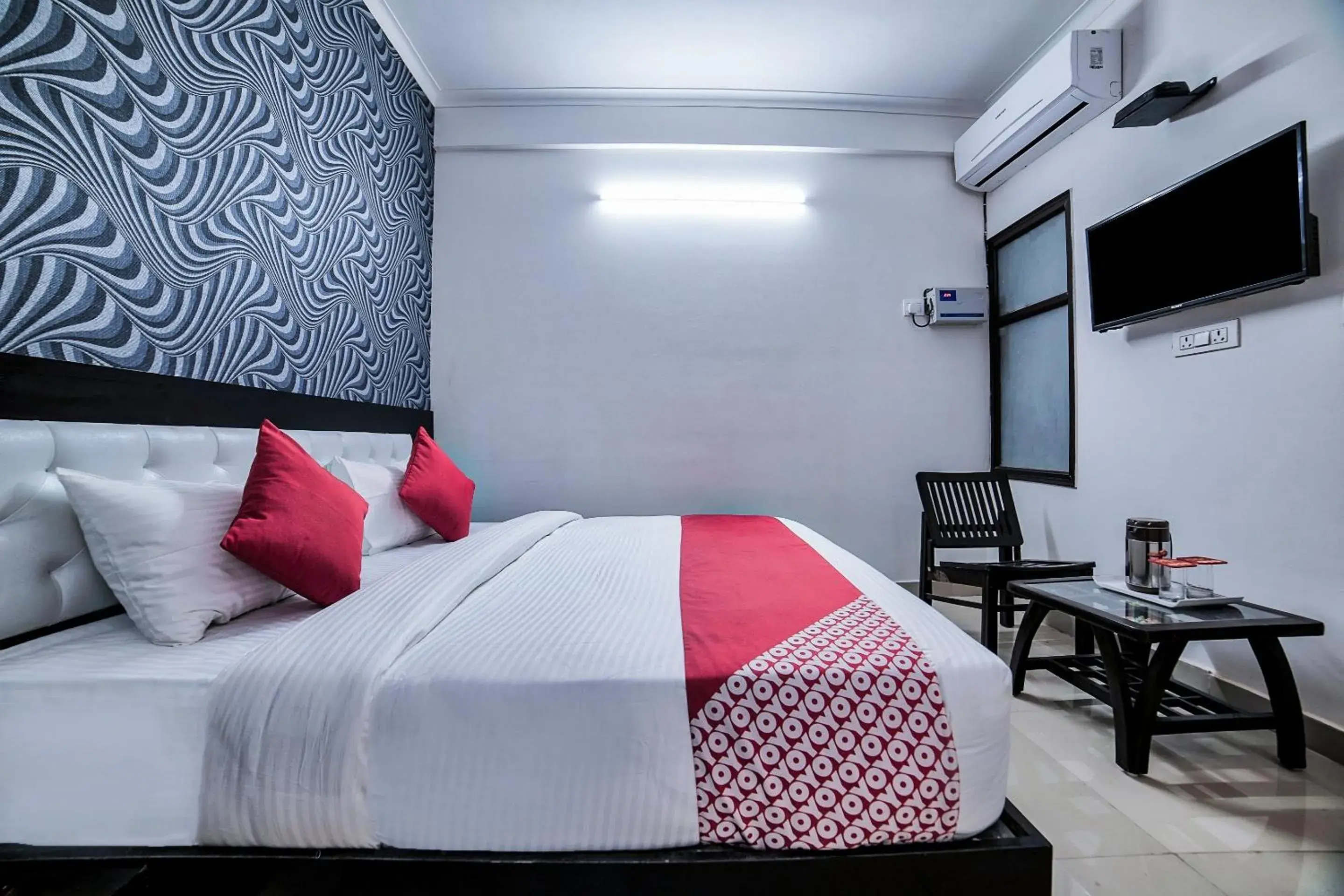 Bedroom, Bed in OYO Crown Residency