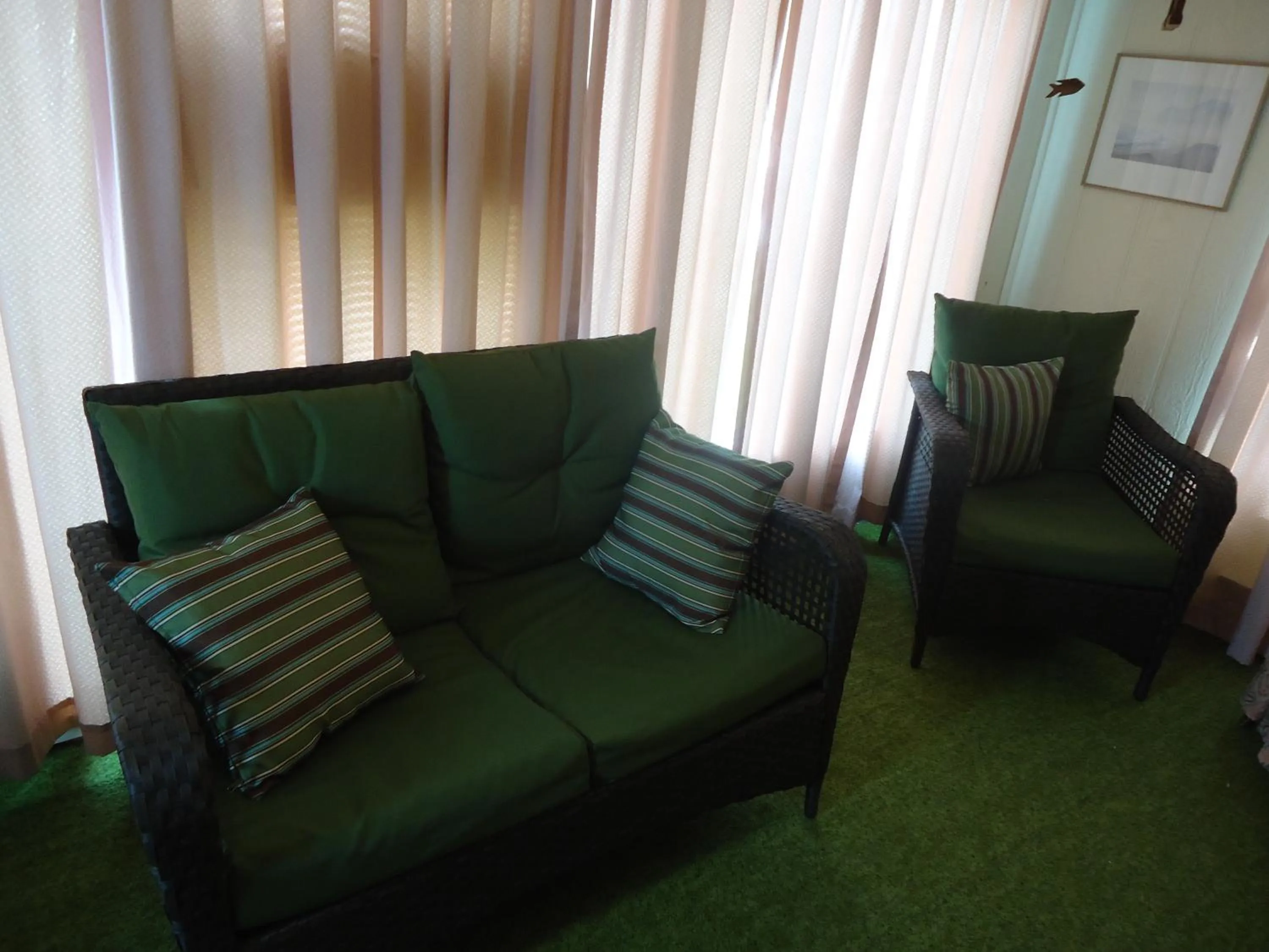 Seating area in Governor's Mansion Inn