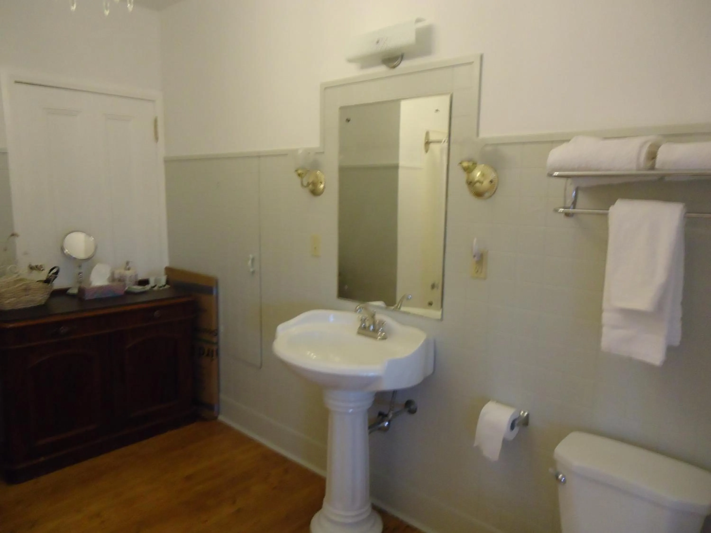 Bathroom in Governor's Mansion Inn
