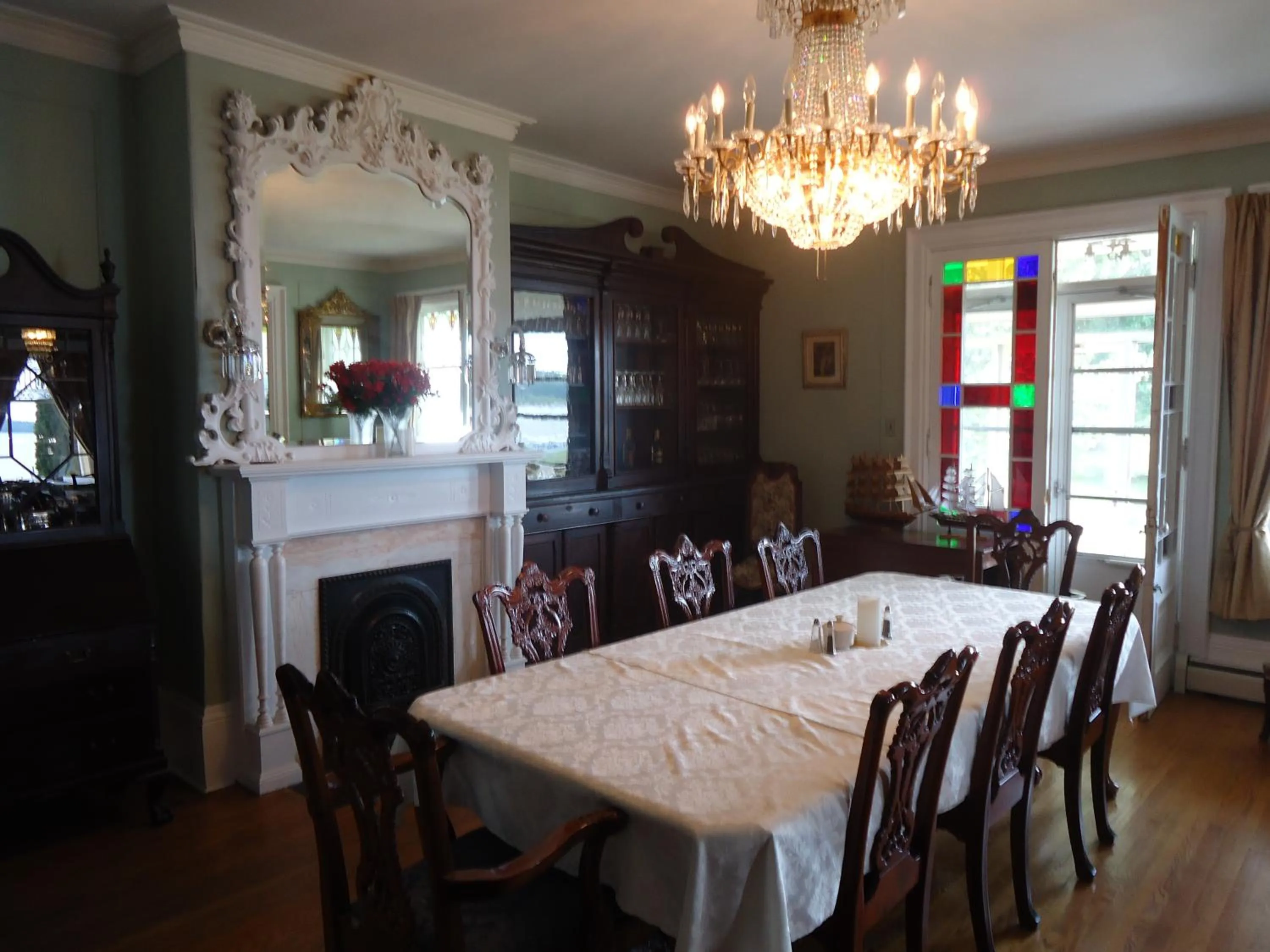 Restaurant/places to eat in Governor's Mansion Inn