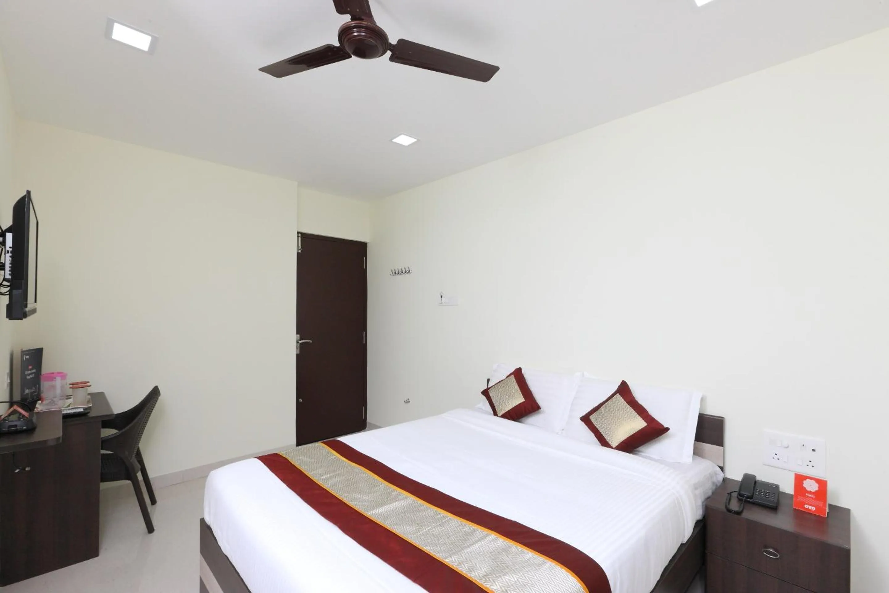 Bedroom, Bed in Super Hotel O Perfect Stay Near Meenambakkam Metro Station