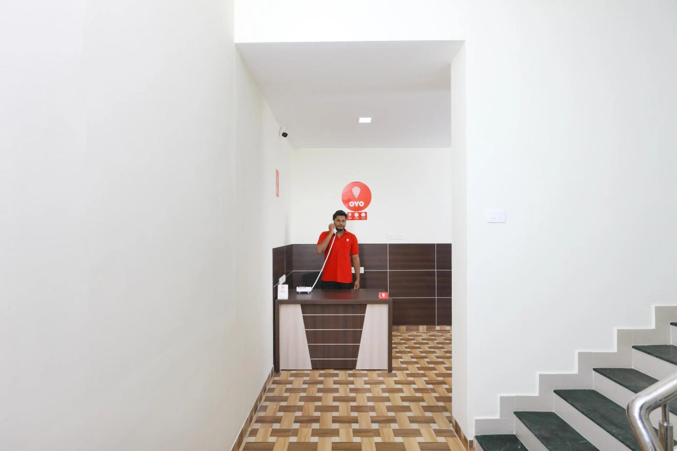 Lobby or reception in Super Hotel O Perfect Stay Near Meenambakkam Metro Station