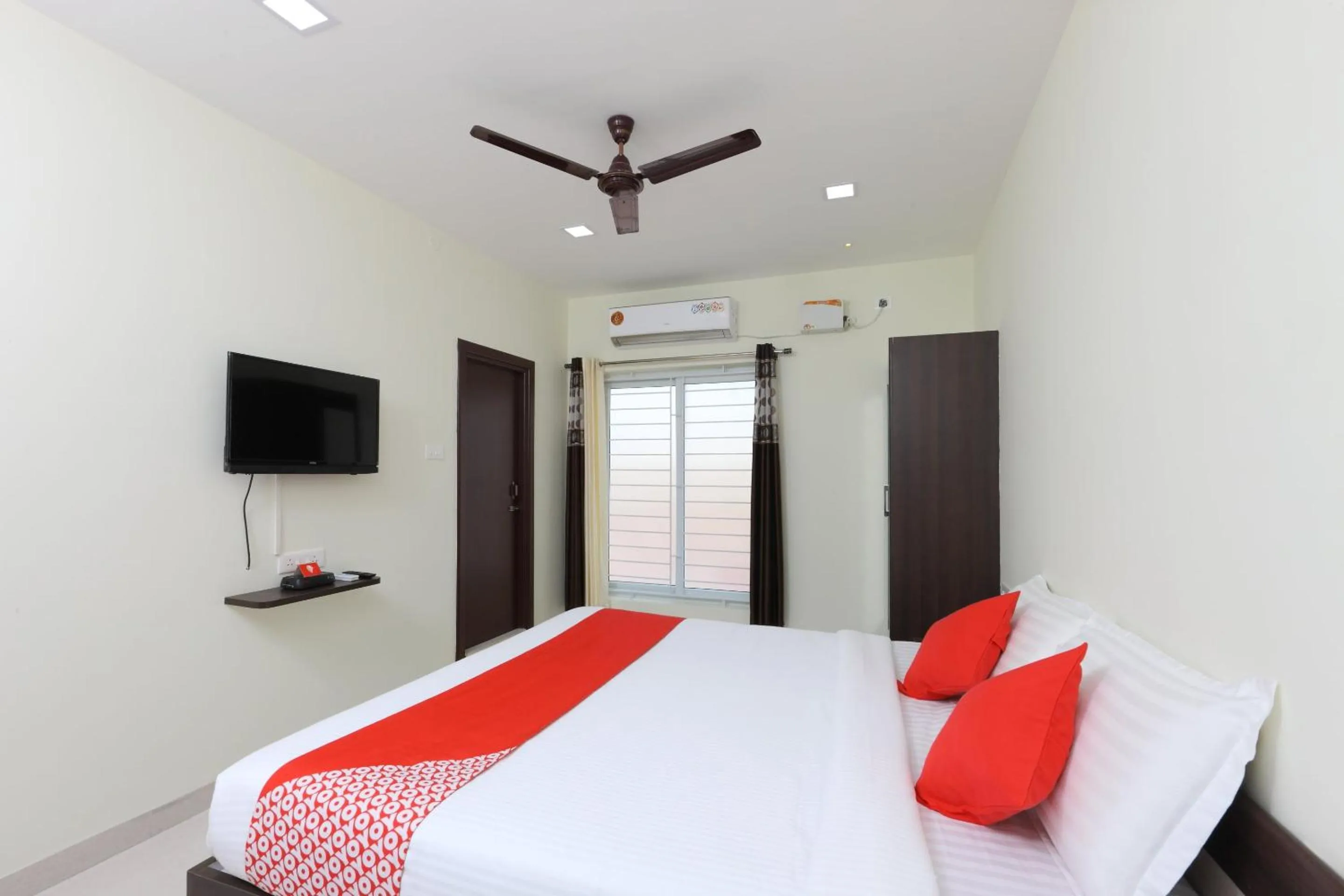 Bedroom, Bed in Super Hotel O Perfect Stay Near Meenambakkam Metro Station