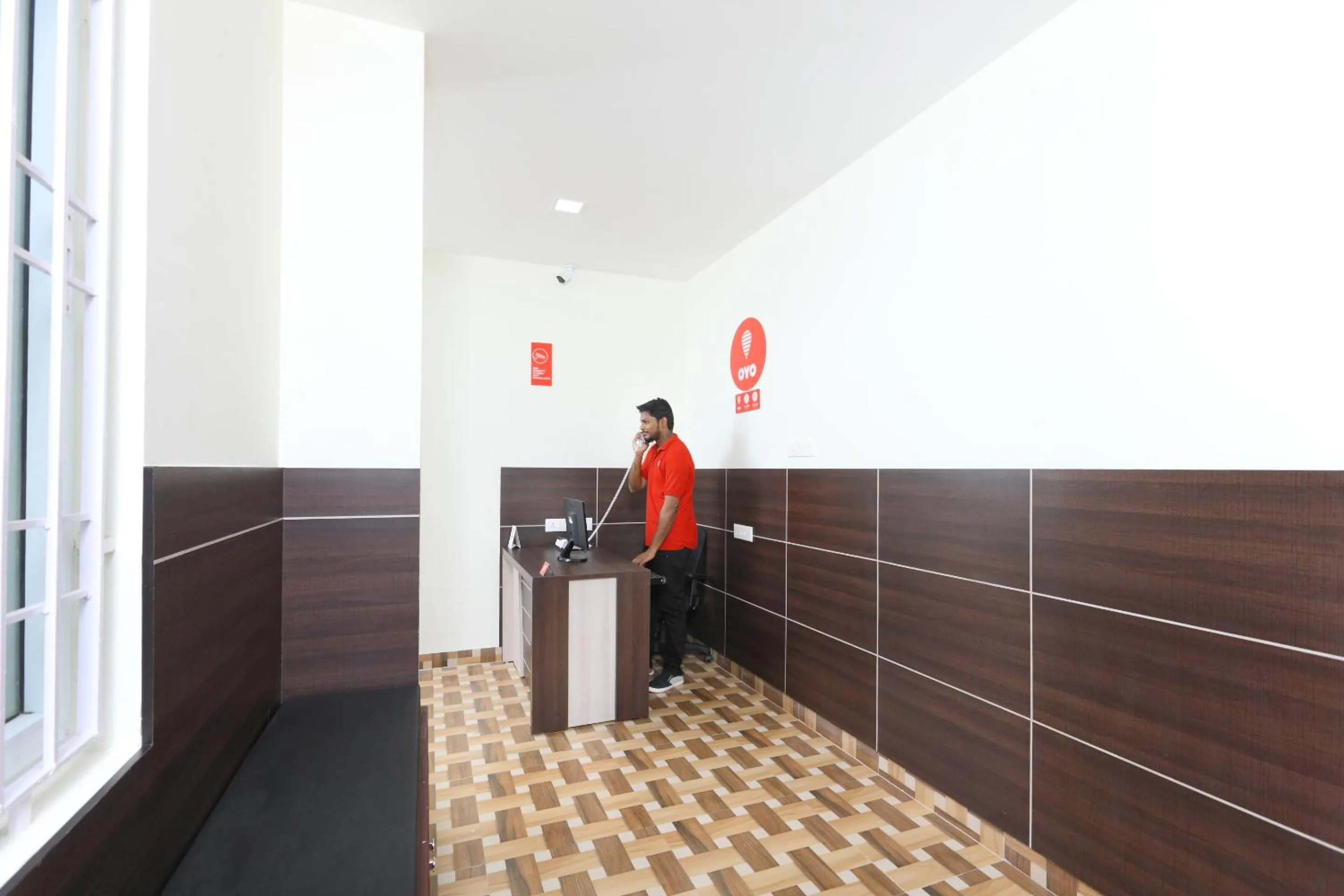Lobby or reception in Super Hotel O Perfect Stay Near Meenambakkam Metro Station
